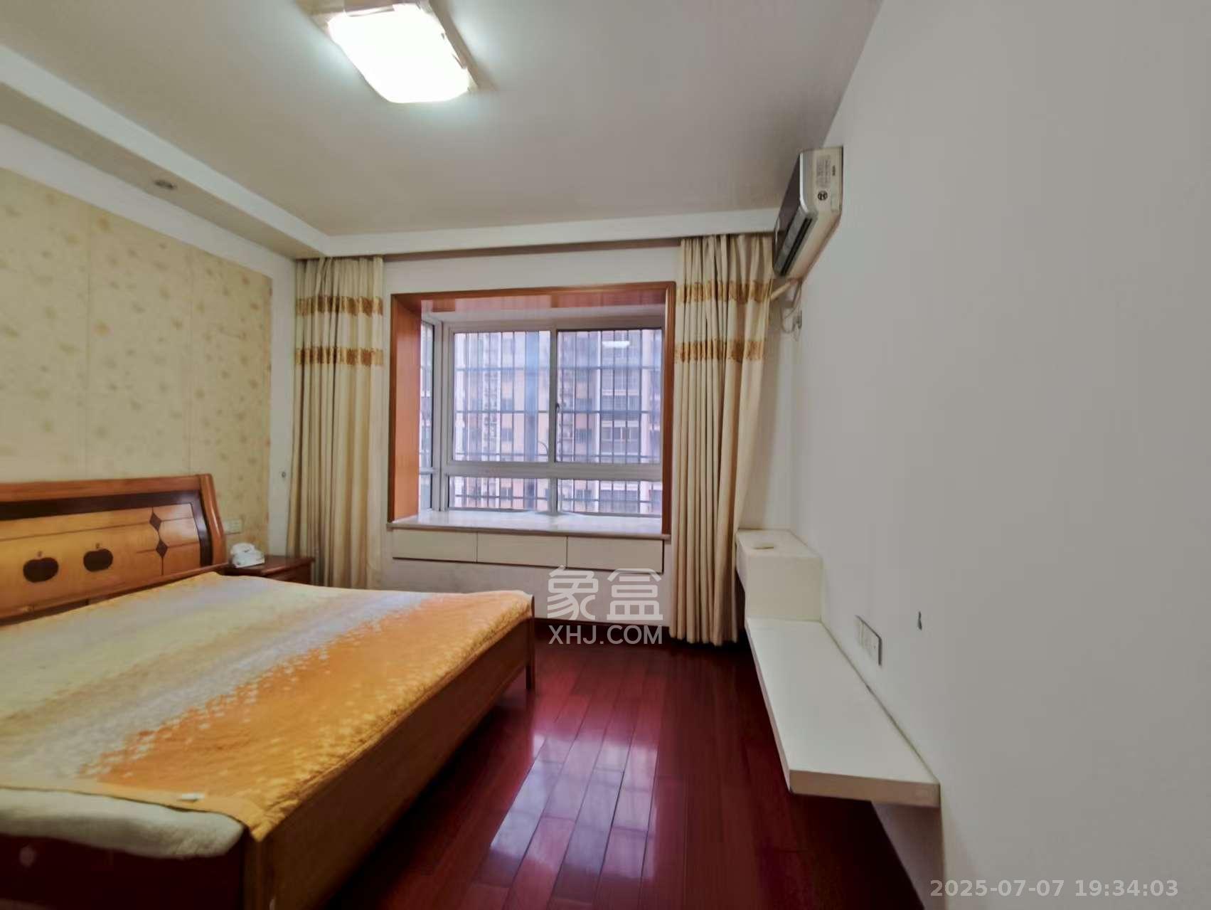 圣力华苑 3室2厅1卫 1800.0元/月 圣力华苑 3室2厅1卫 1800.0元/月室内图