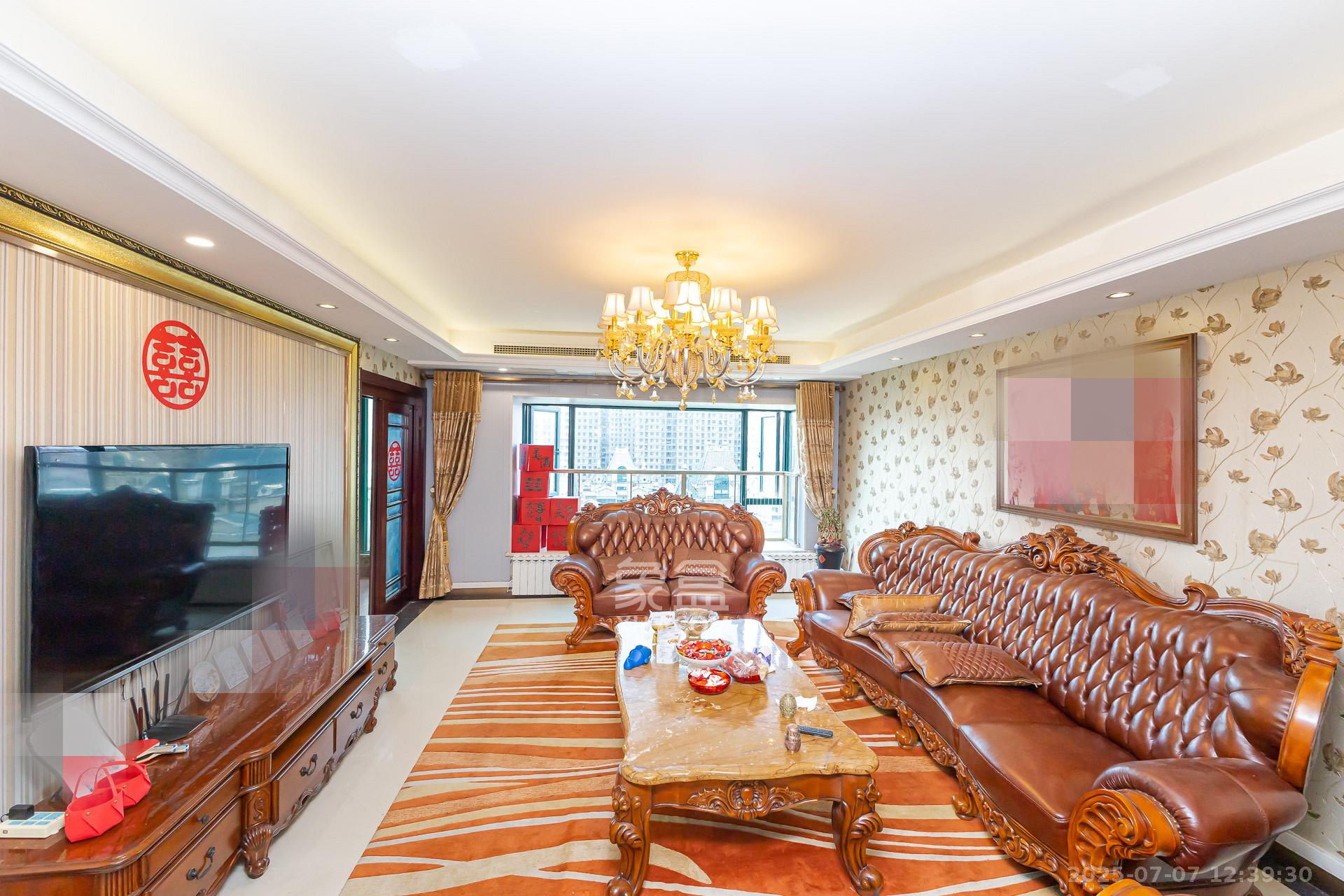 恒大名都 4室2厅4卫 200.0万 恒大名都 4室2厅4卫 200.0万客厅