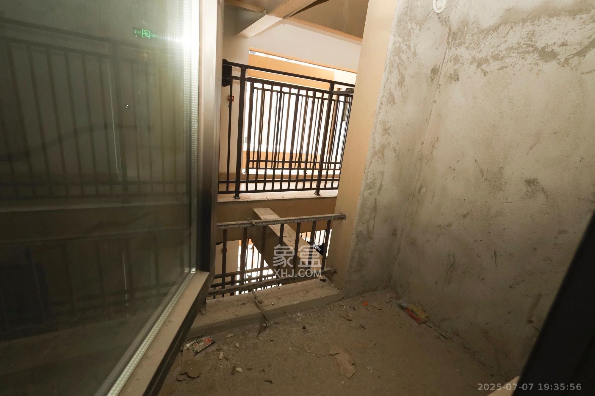 帝辰金缇水郡 3室2厅2卫 55.0万 帝辰金缇水郡 3室2厅2卫 55.0万卧室