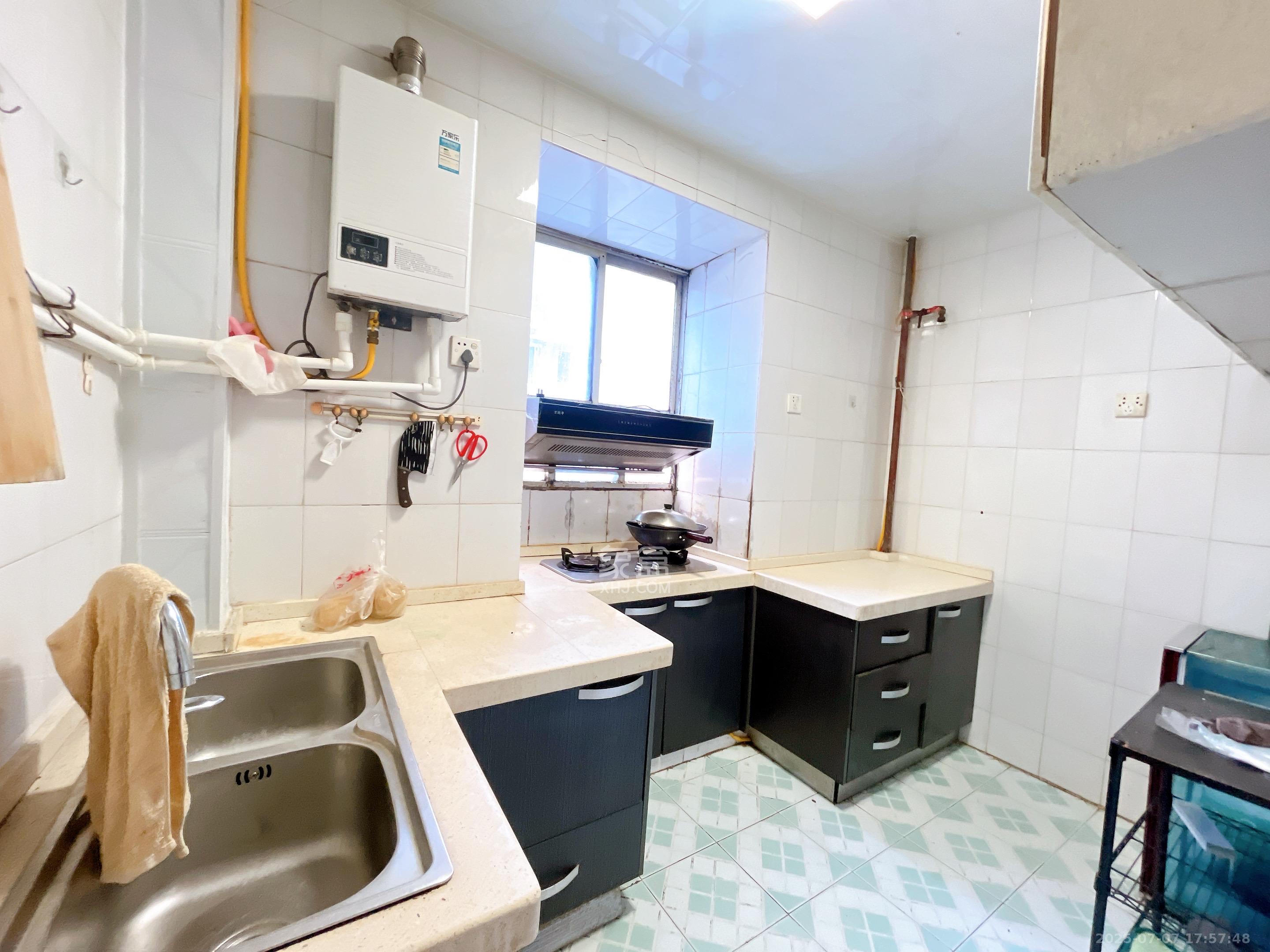 便河边社区  3室2厅1卫   2300.00元/月室内图