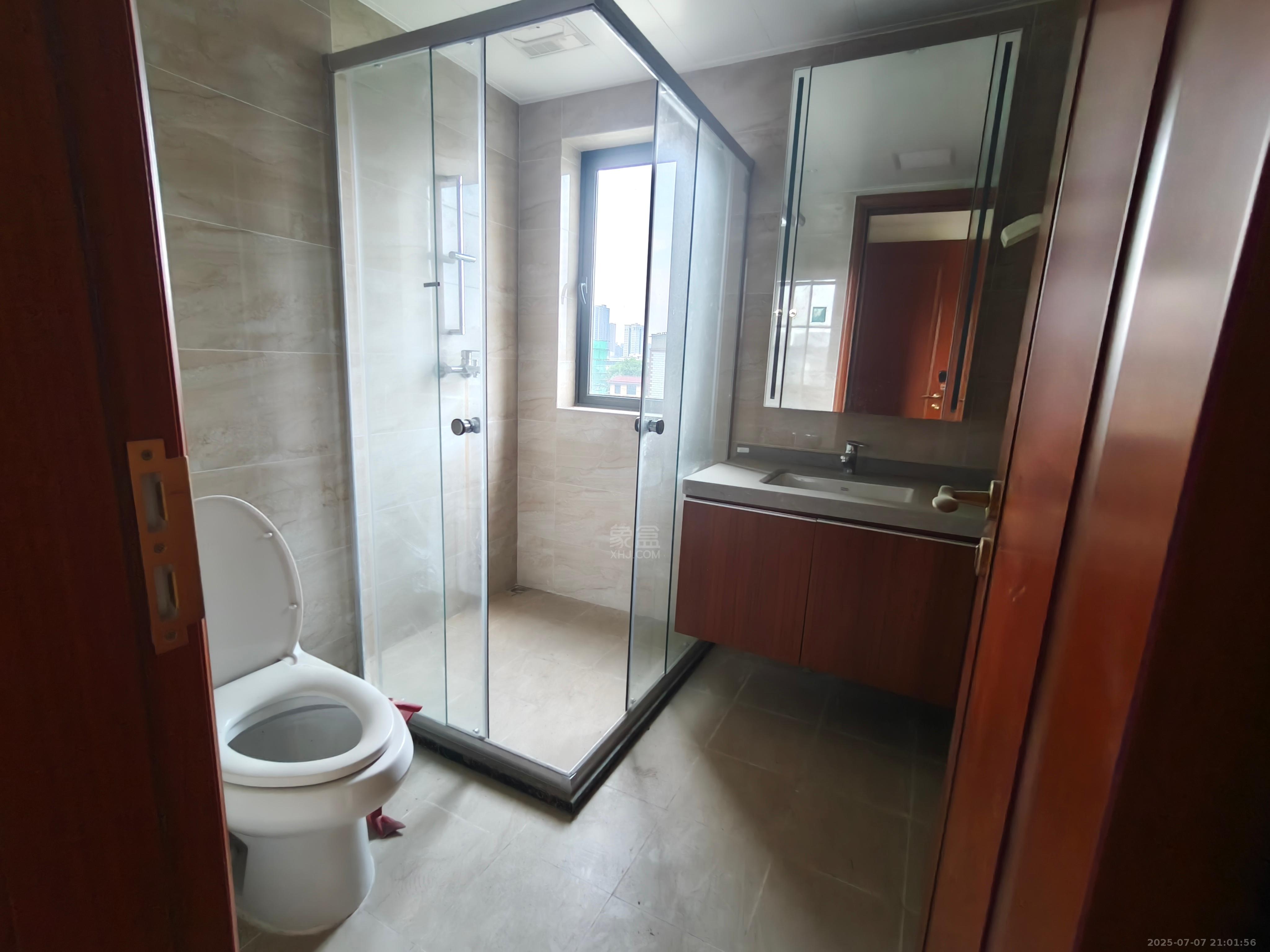 恒大华府 3室2厅2卫 1800.0元/月 恒大华府 3室2厅2卫 1800.0元/月室内图