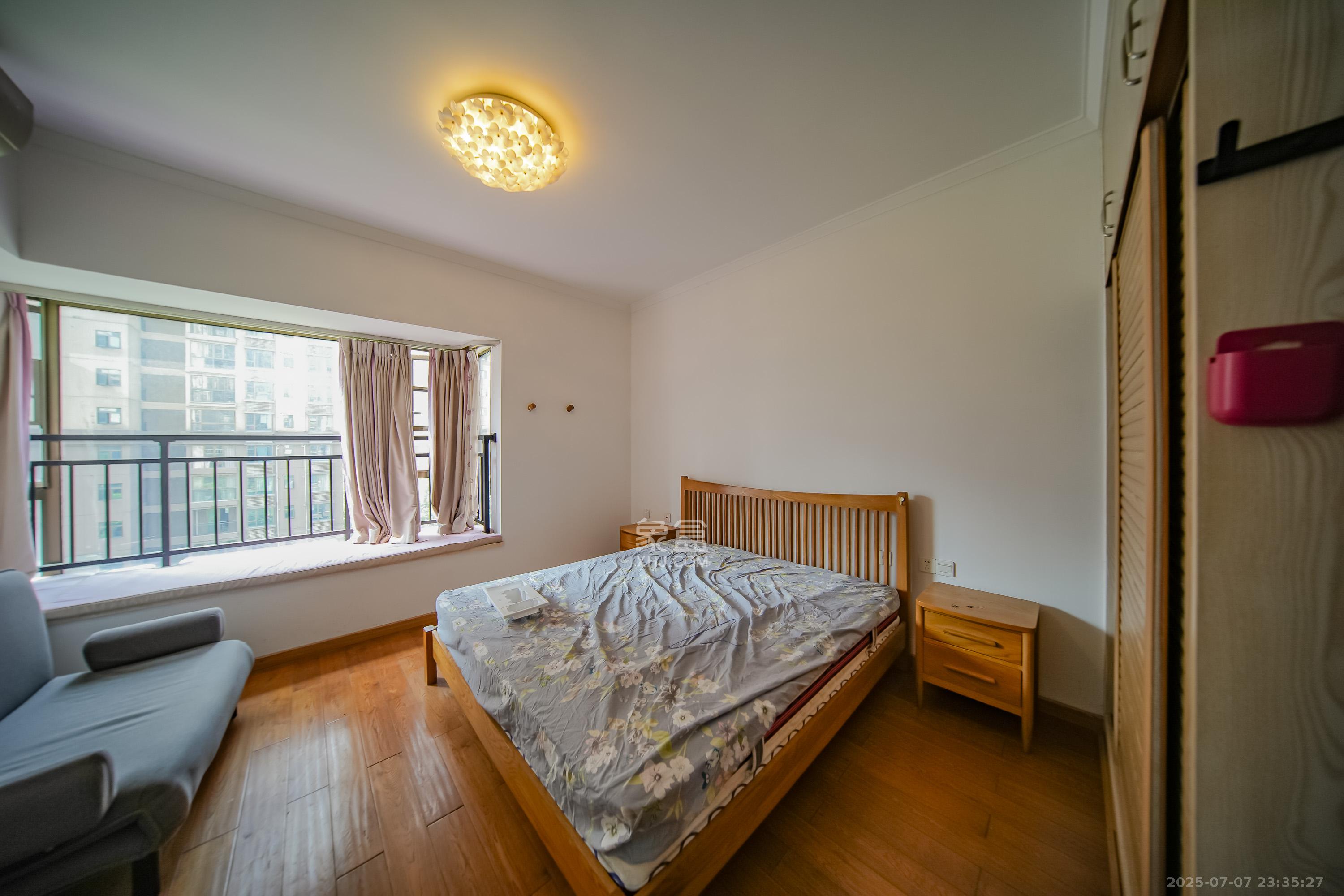 江山帝景哈佛 4室2厅2卫 124.0万 江山帝景哈佛 4室2厅2卫 124.0万卧室