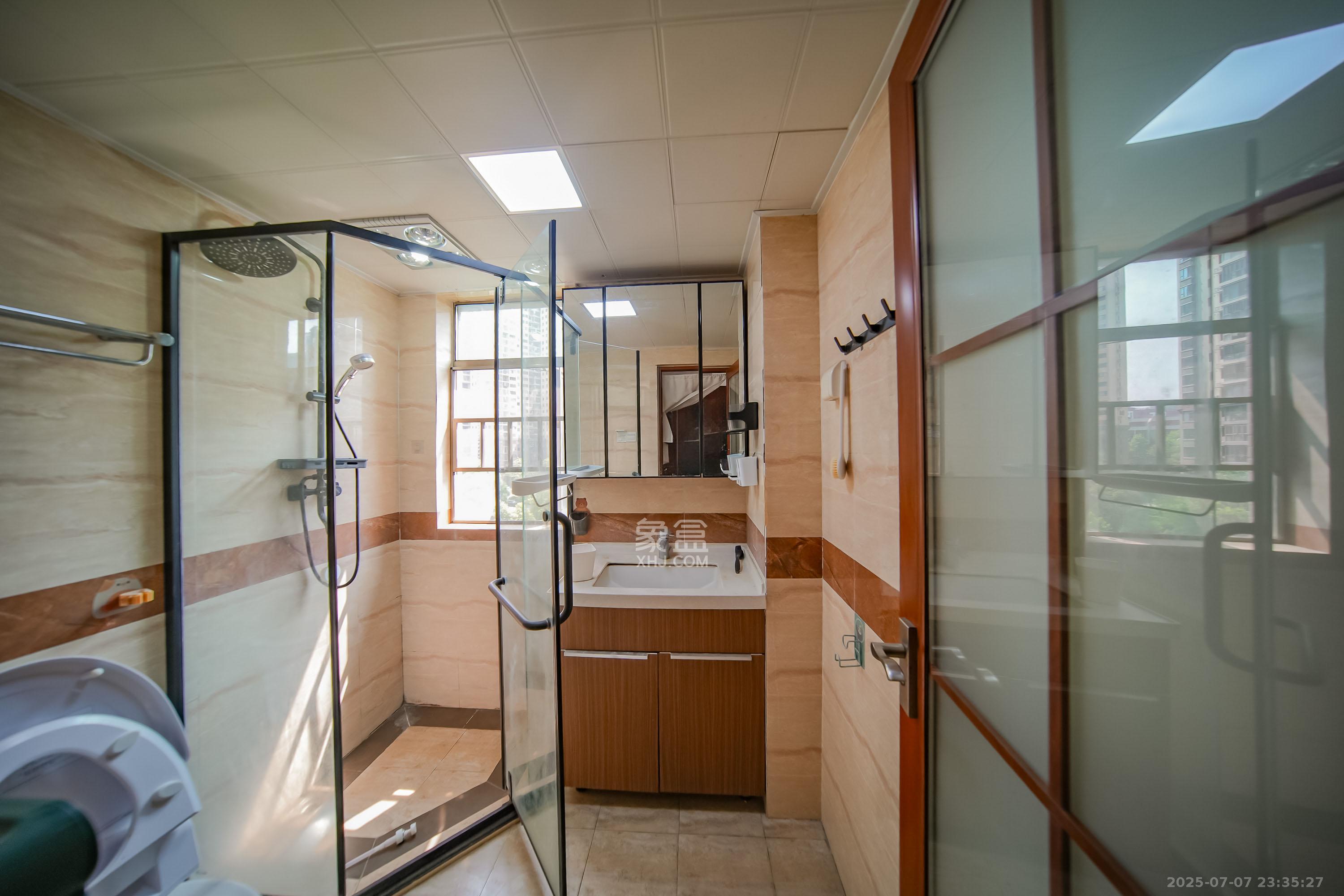 江山帝景哈佛 4室2厅2卫 124.0万 江山帝景哈佛 4室2厅2卫 124.0万卫生间