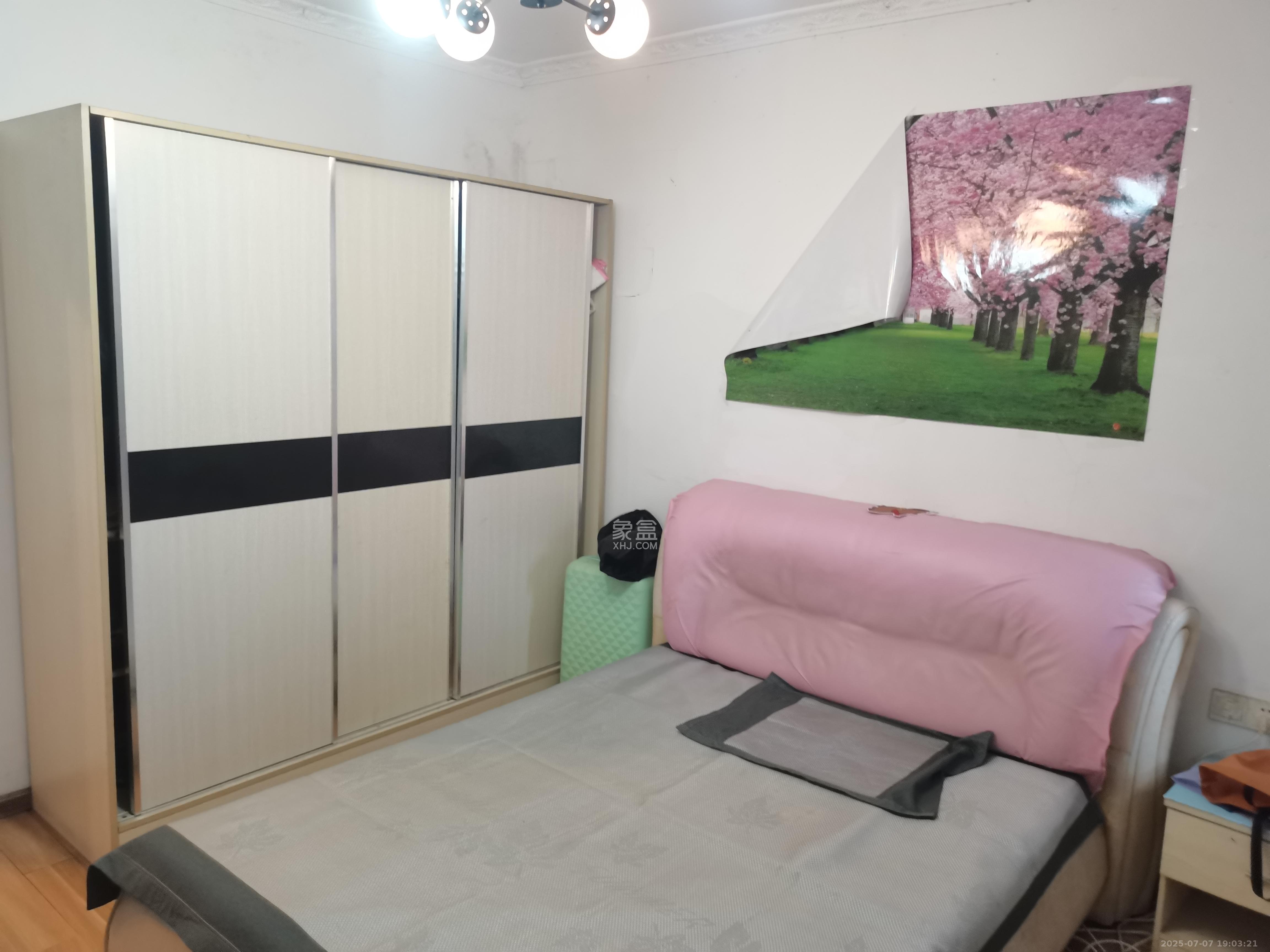 尊邸华庭  3室2厅1卫   2200.00元/月室内图