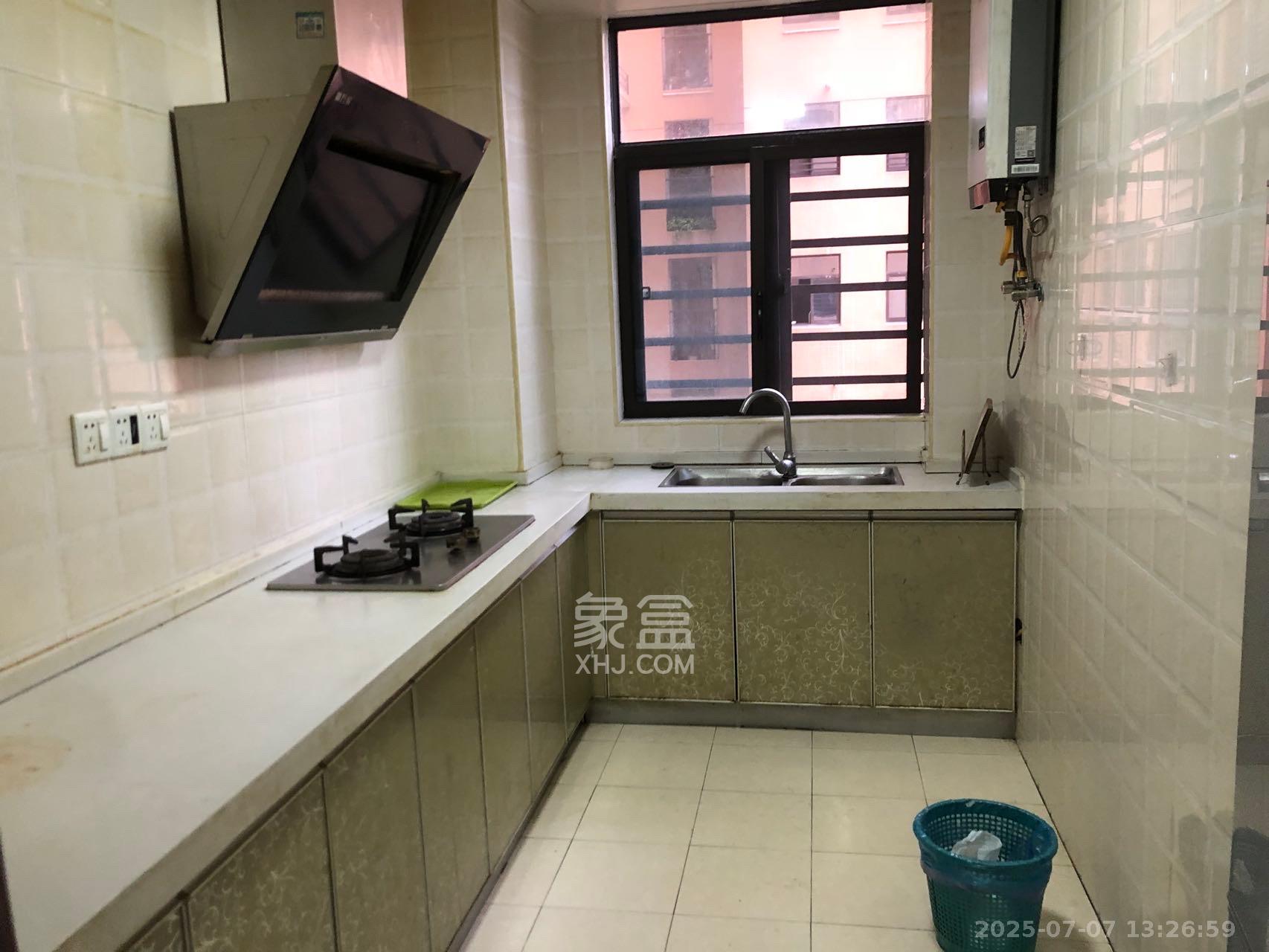 德润小区(丰升德润小区) 1室2厅2卫 2000.0元/月 德润小区(丰升德润小区) 1室2厅2卫 2000.0元/月室内图