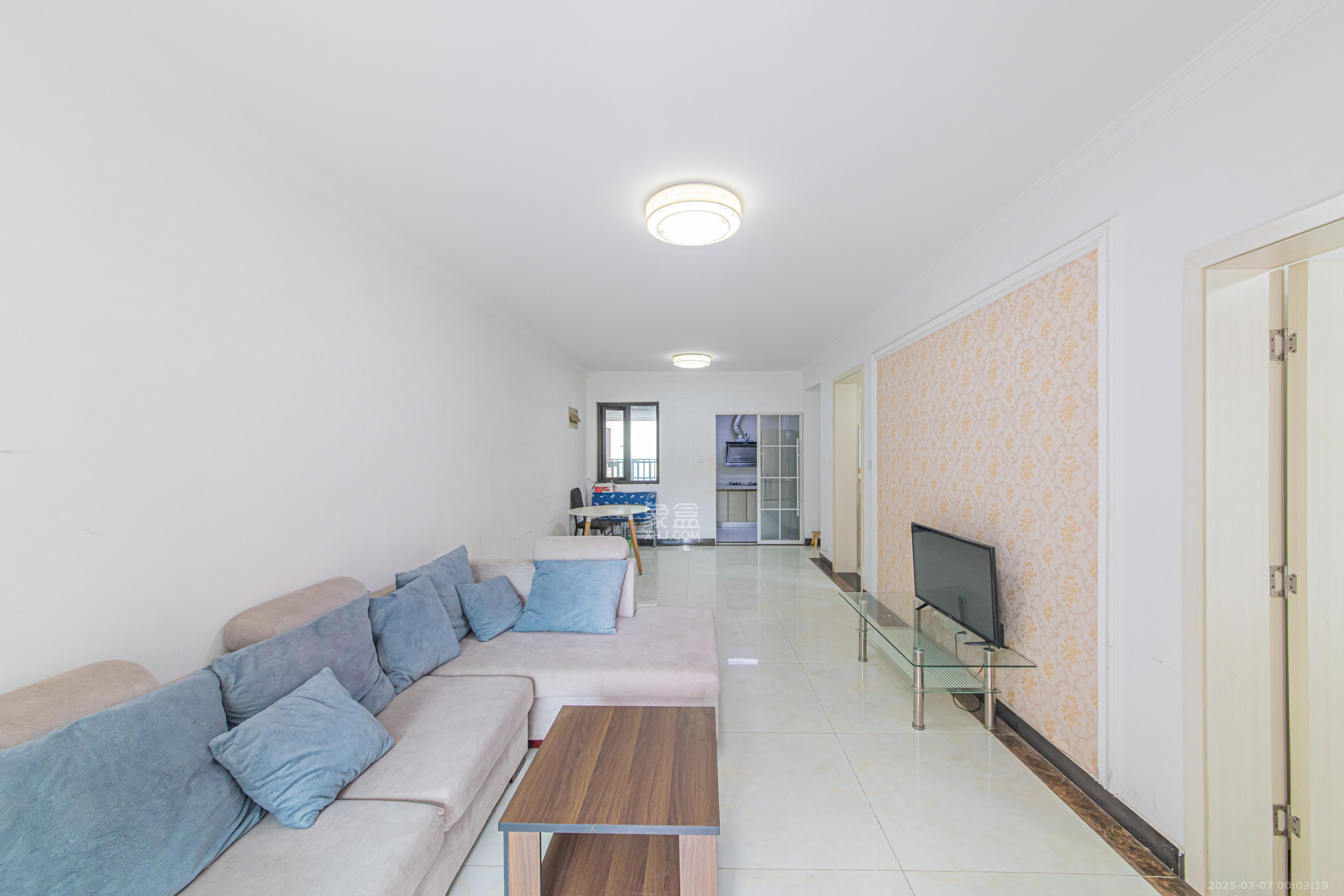 北辰中央公园C区 3室2厅1卫 84.0万 北辰中央公园C区 3室2厅1卫 84.0万客厅