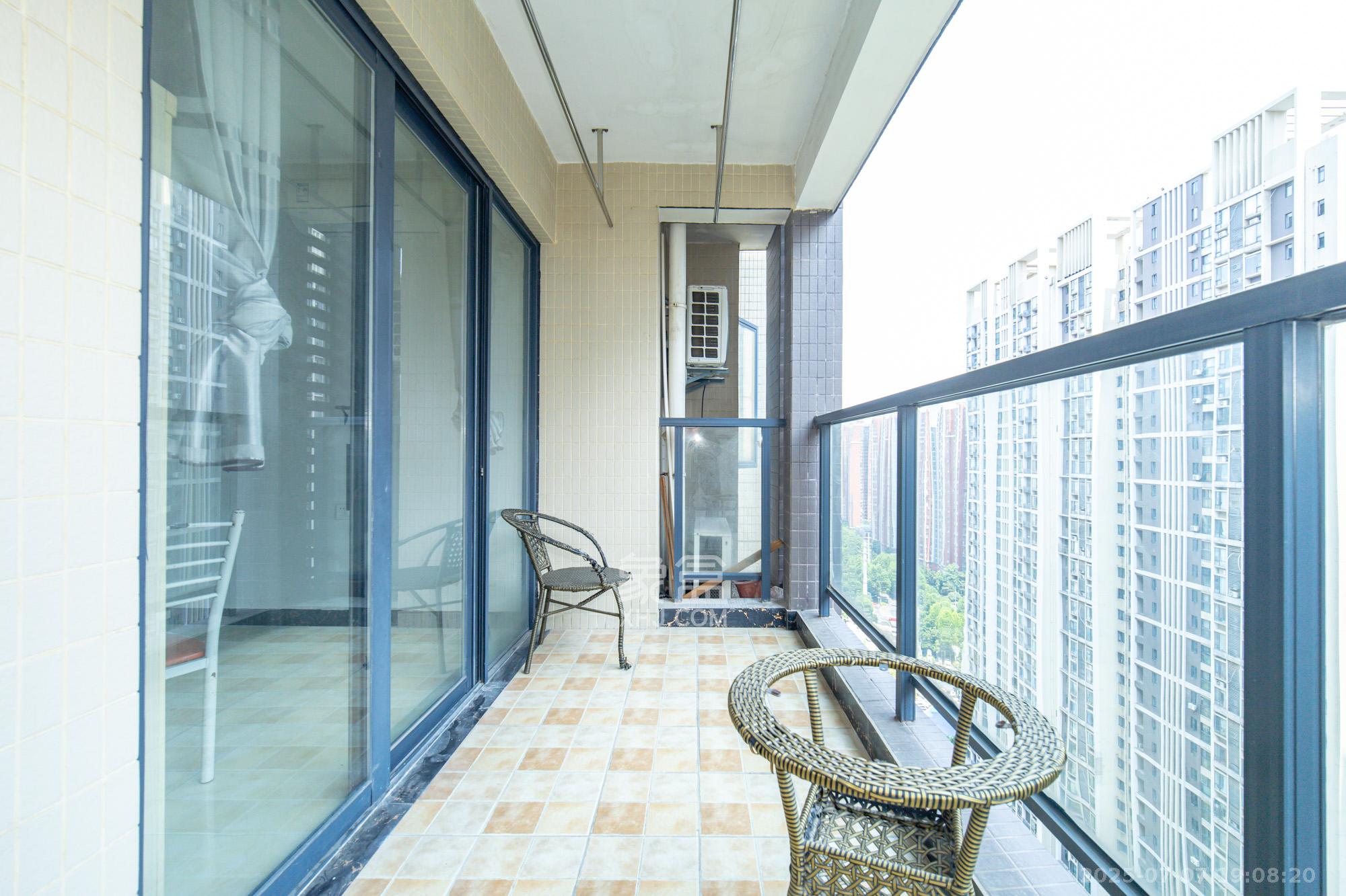 蓝山郡  4室2厅1卫    89.8万 蓝山郡  4室2厅1卫    89.8万阳台