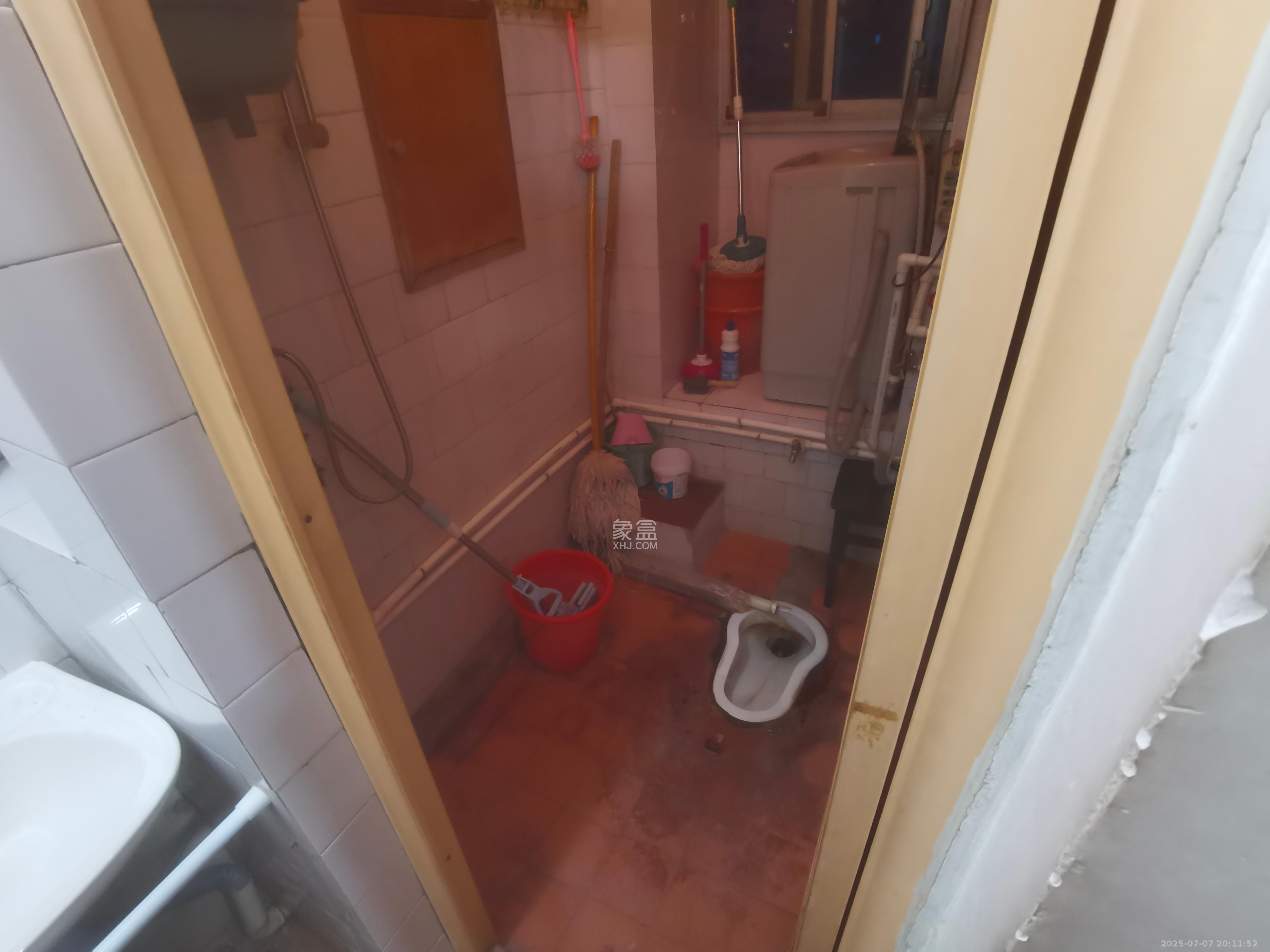 十五中单位宿舍 3室2厅1卫 1600.0元/月 十五中单位宿舍 3室2厅1卫 1600.0元/月室内图