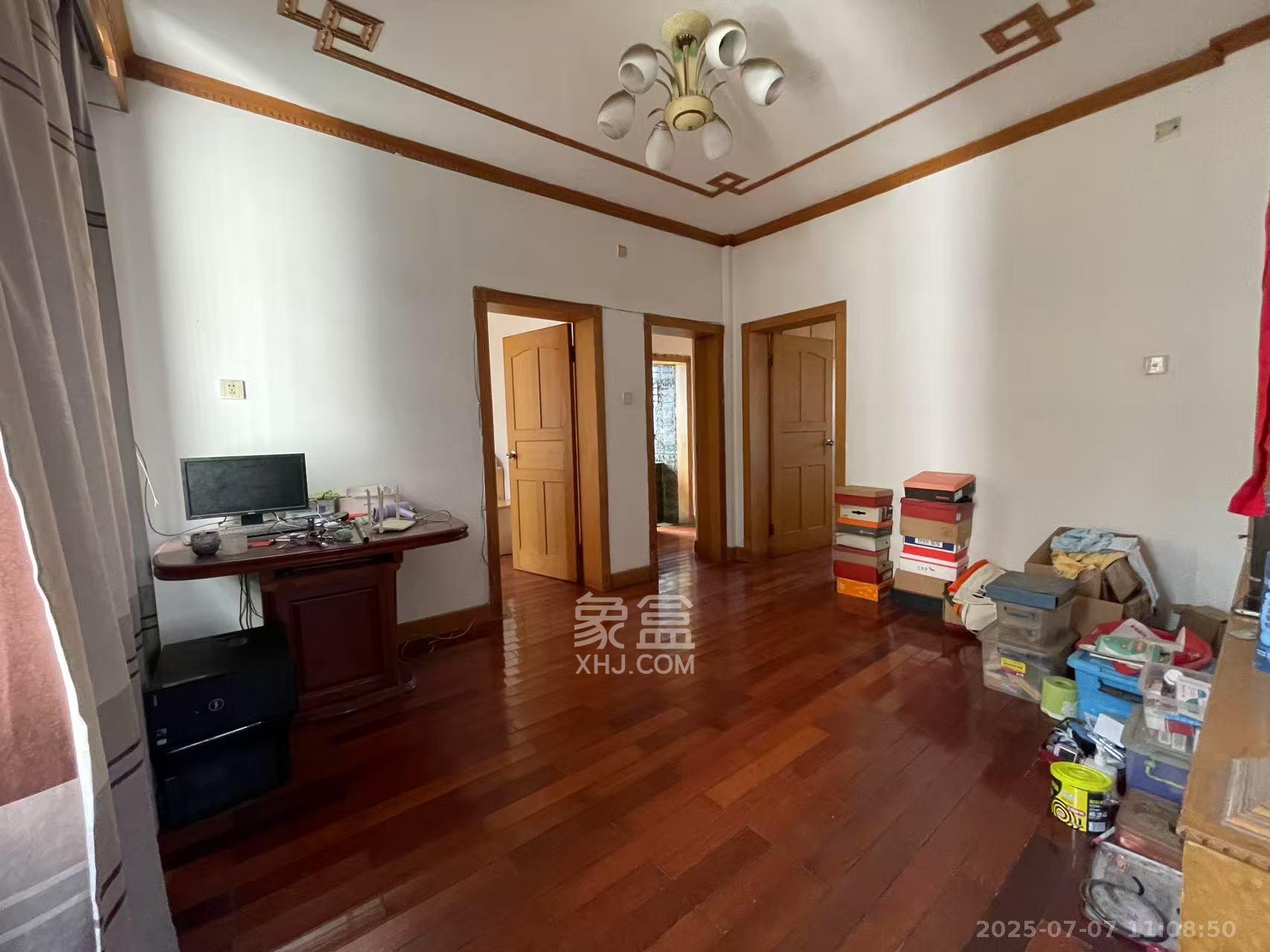 红旗区四片  3室2厅2卫    2100.0元/月 红旗区四片  3室2厅2卫    2100.0元/月室内图