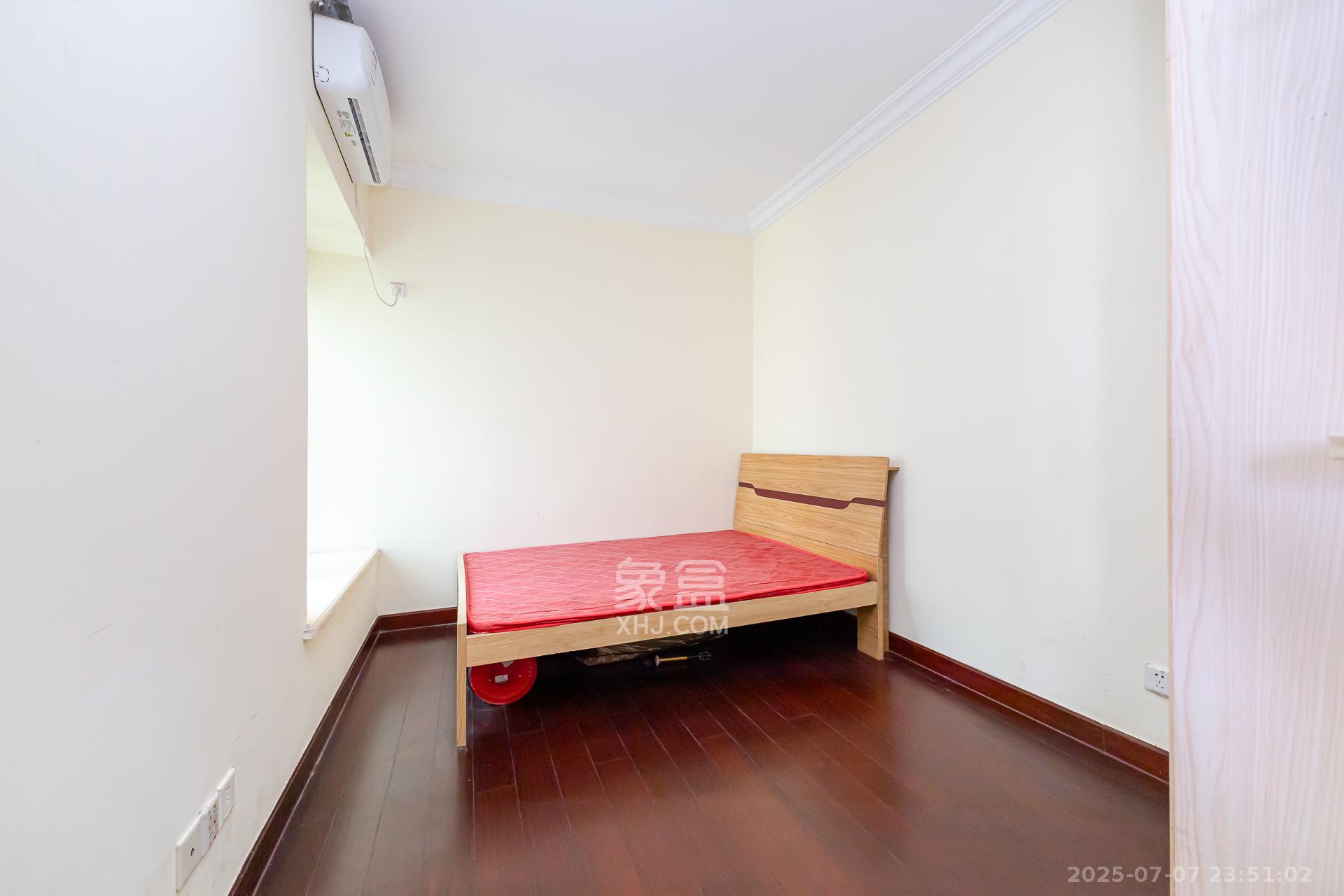 恒大名都 3室2厅2卫 72.0万 恒大名都 3室2厅2卫 72.0万卧室