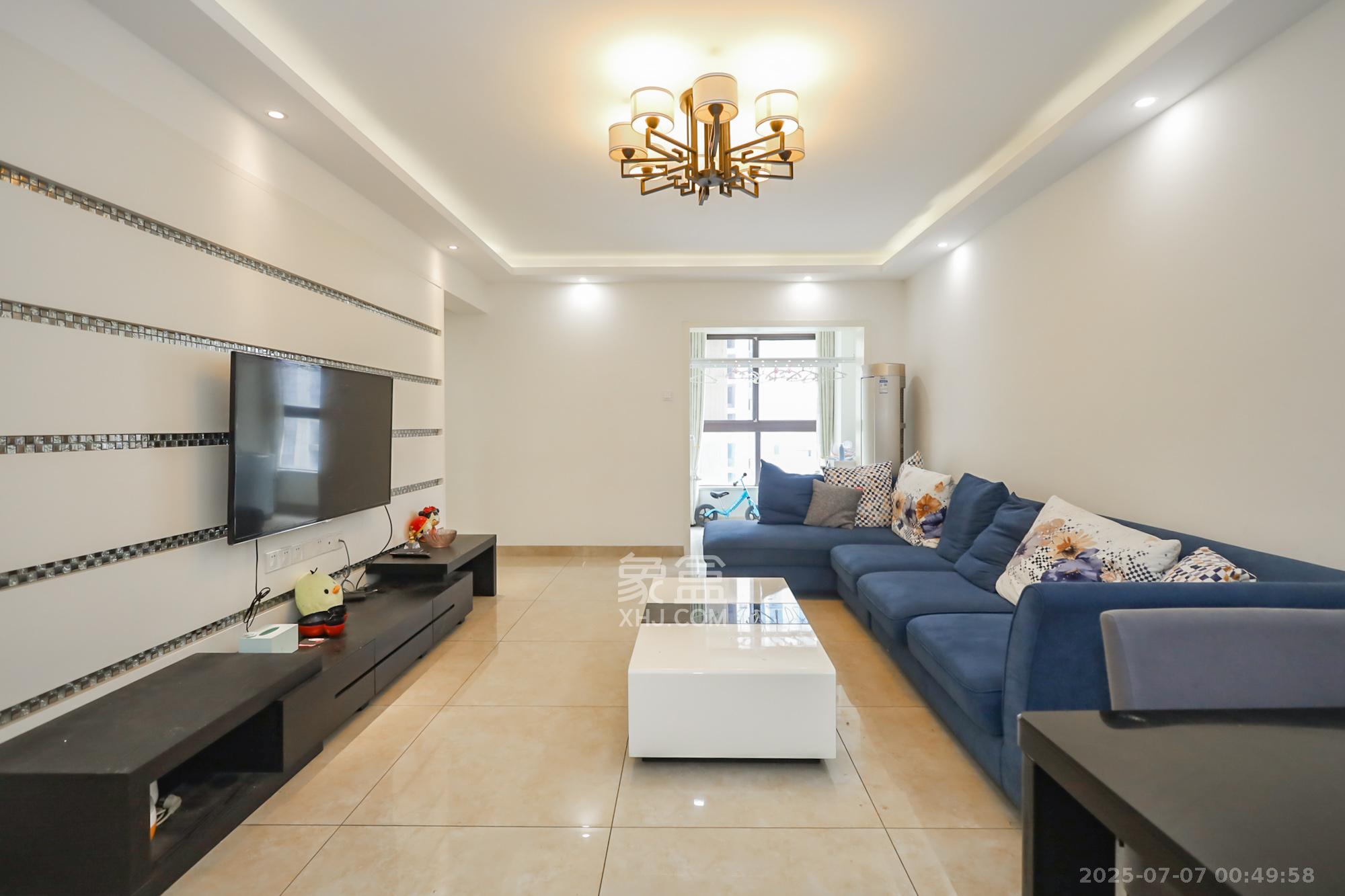 绿地中央广场 3室2厅1卫 116.00万 绿地中央广场 3室2厅1卫 116.00万客厅