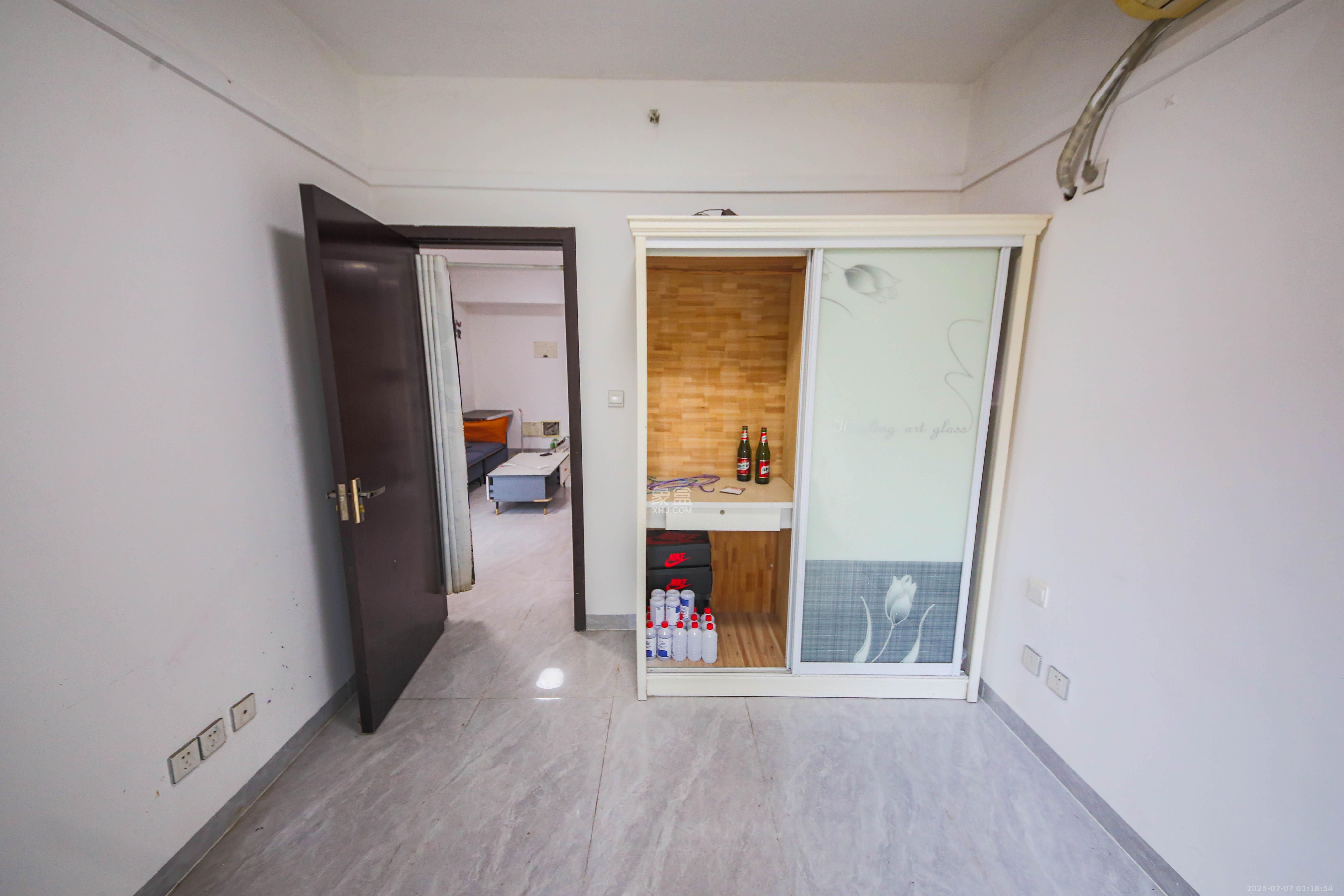 德思勤城市广场（宝格丽公寓）  1室1厅1卫    43.0万卧室