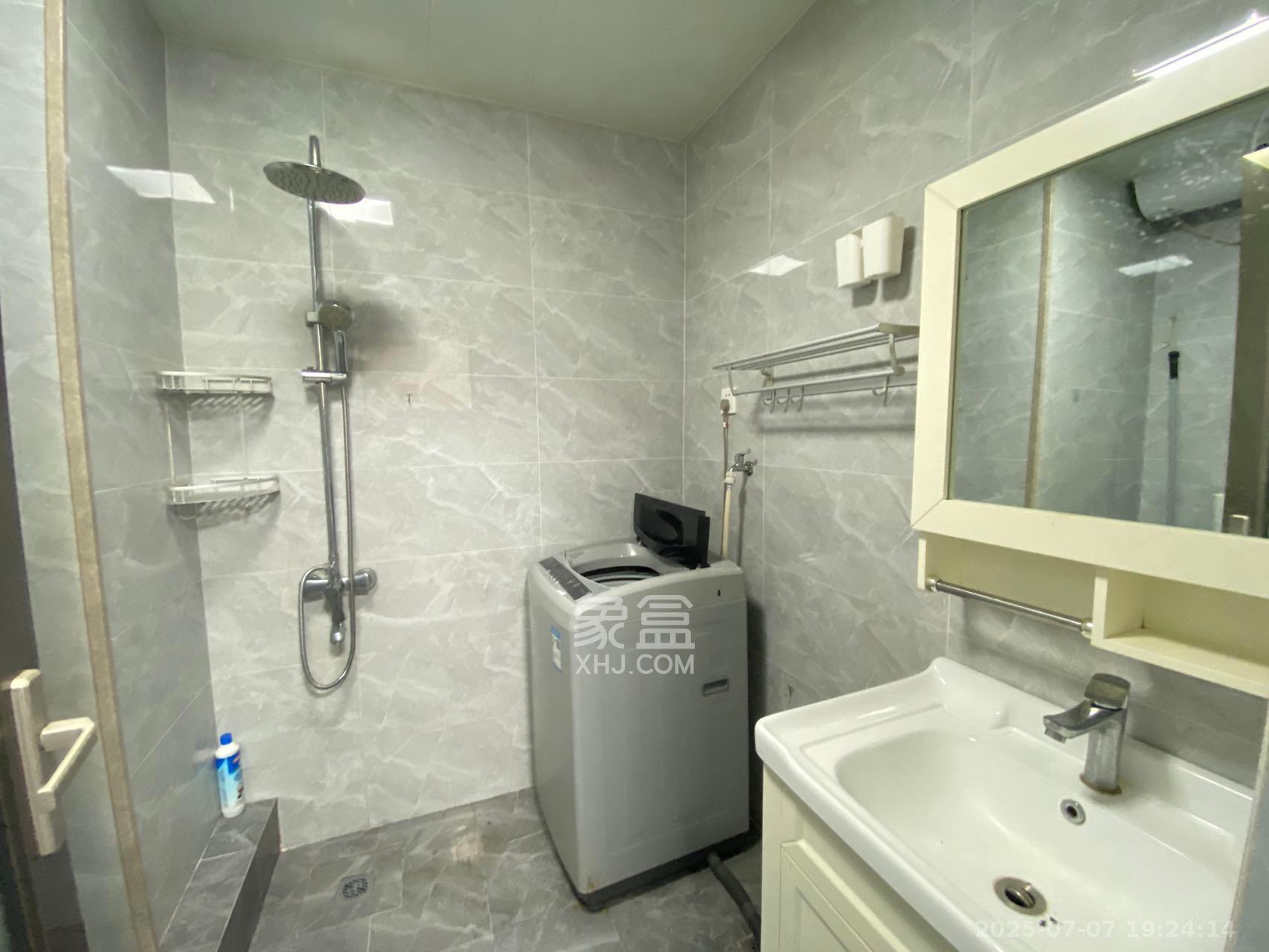 芙蓉万国城MOMA(卓越汇富苑)  1室1厅1卫    1500.0元/月 芙蓉万国城MOMA(卓越汇富苑)  1室1厅1卫    1500.0元/月室内图