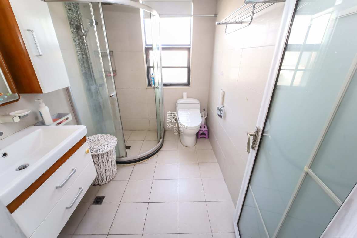 天平公寓(芙蓉区高级人民法院老宿舍)  3室2厅2卫    115.0万 天平公寓(芙蓉区高级人民法院老宿舍)  3室2厅2卫    115.0万卫生间