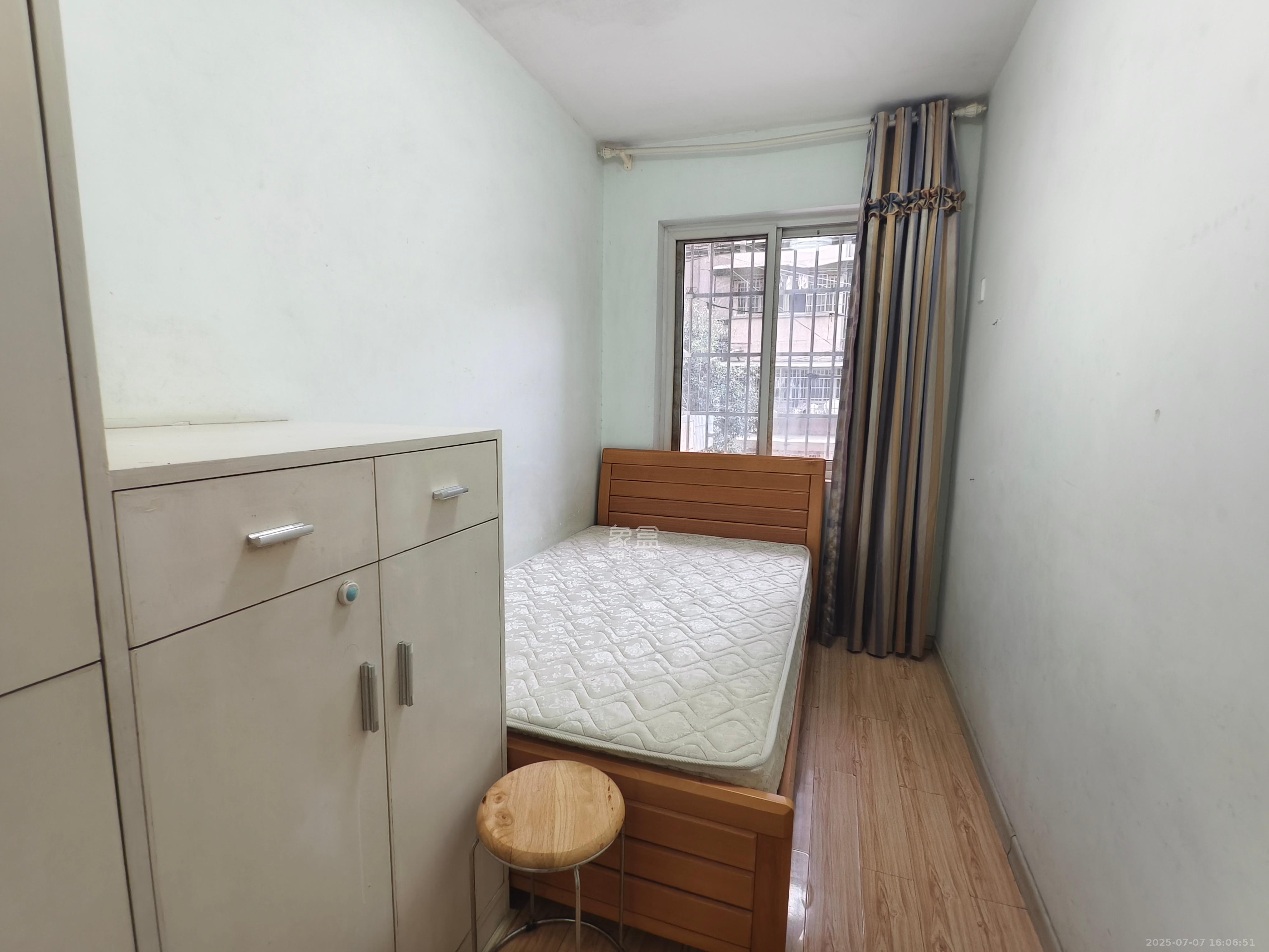 友园山庄  3室2厅1卫    1800.0元/月室内图