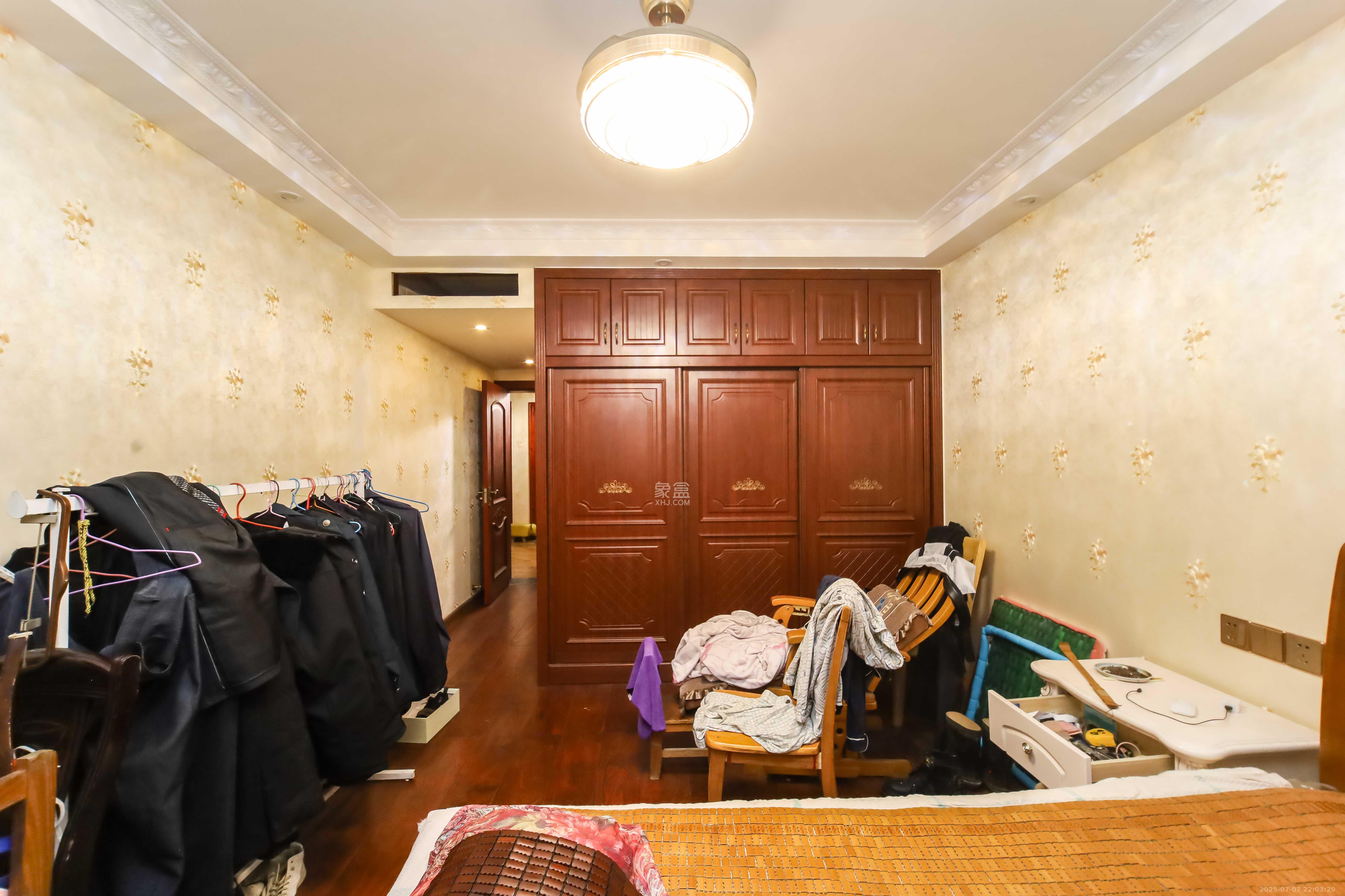 德政园  3室2厅2卫    89.8万 德政园  3室2厅2卫    89.8万卧室