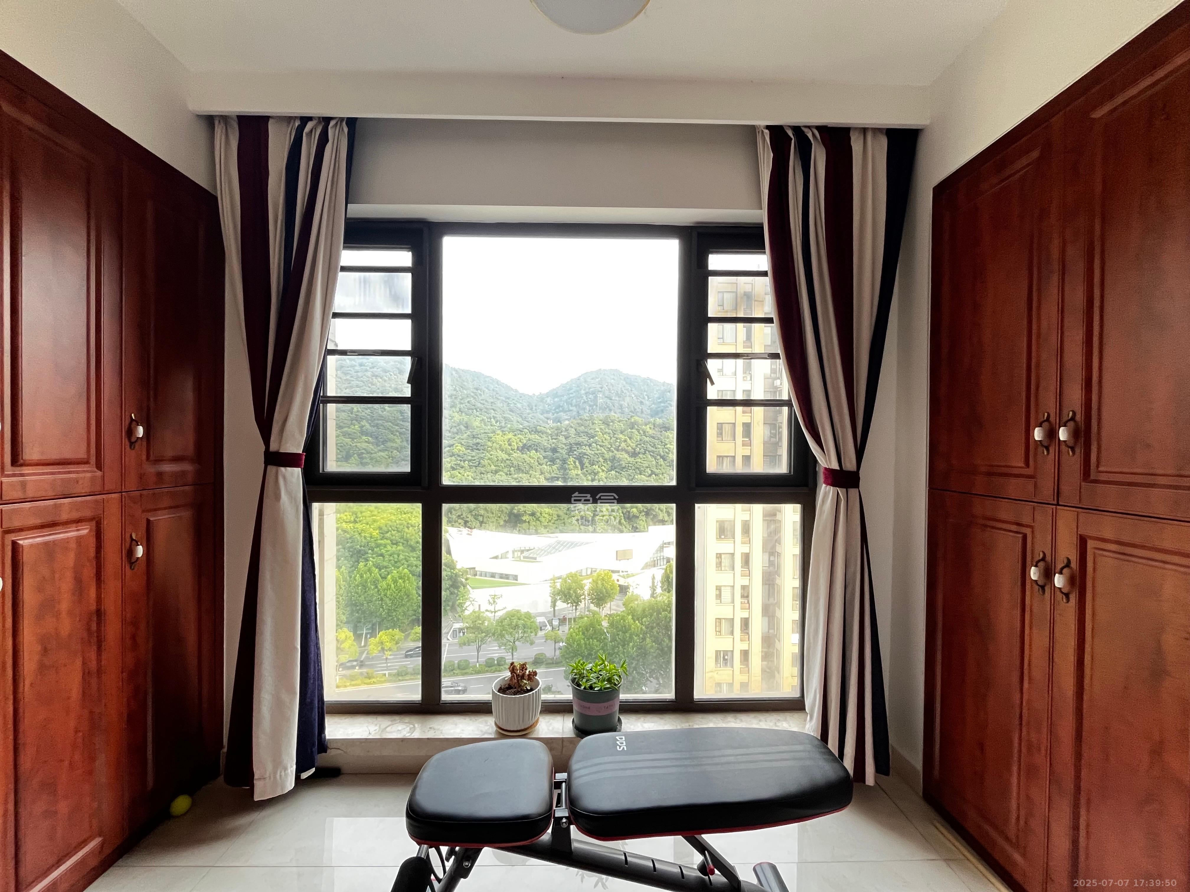 金茂梅溪湖 4室2厅2卫 4000.0元/月 金茂梅溪湖 4室2厅2卫 4000.0元/月室内图