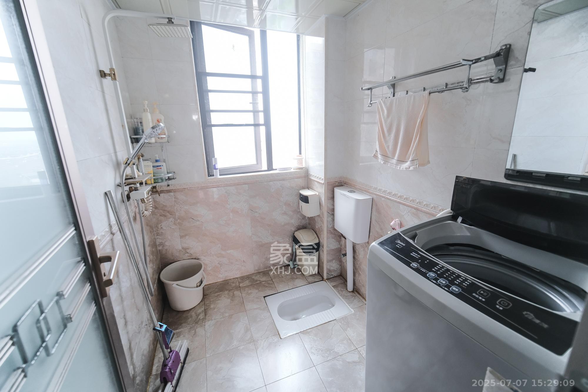 盛地春天里 4室2厅2卫 65.0万 盛地春天里 4室2厅2卫 65.0万卫生间