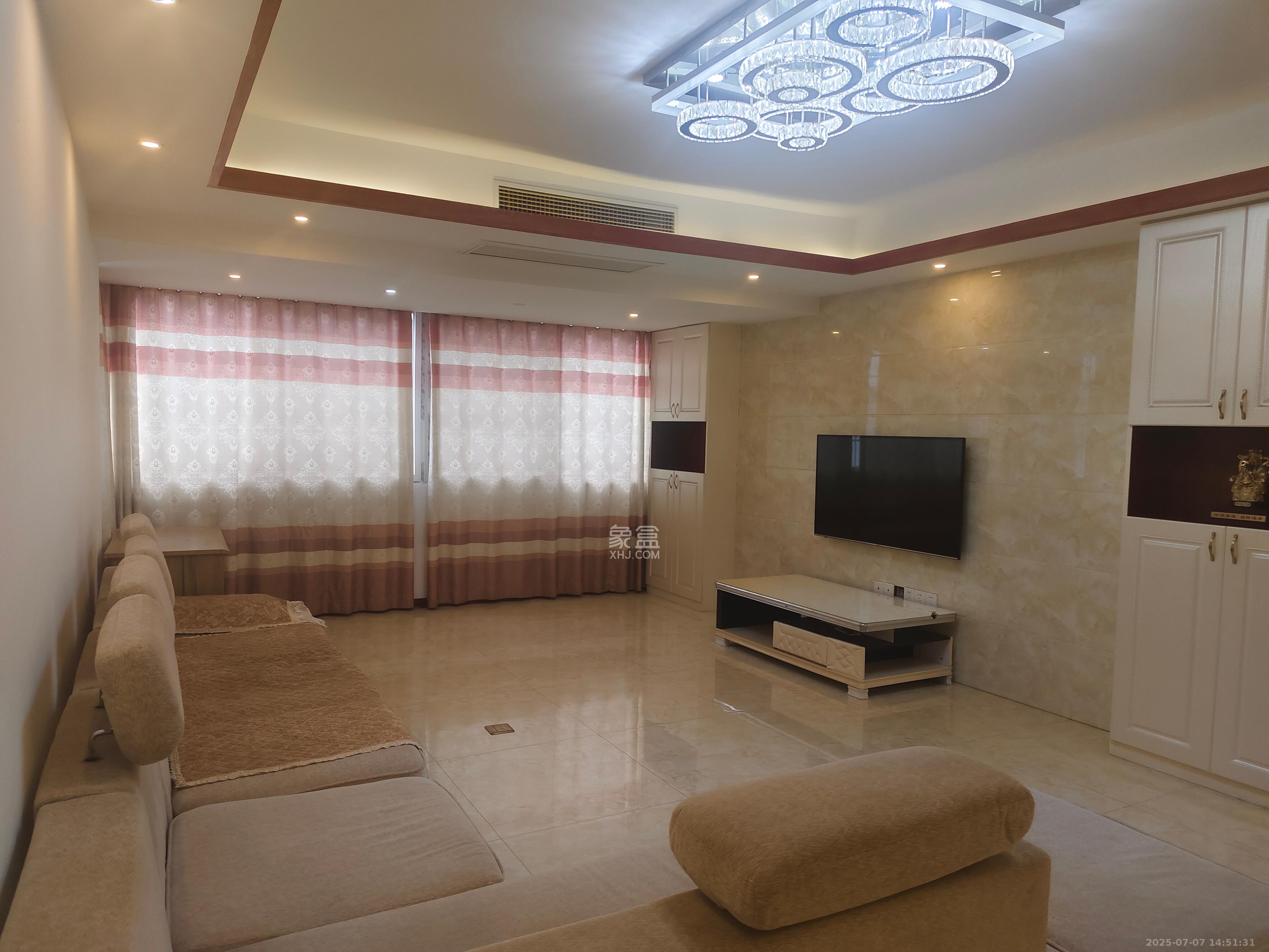 春满江南 6室3厅3卫 50.0万 春满江南 6室3厅3卫 50.0万客厅