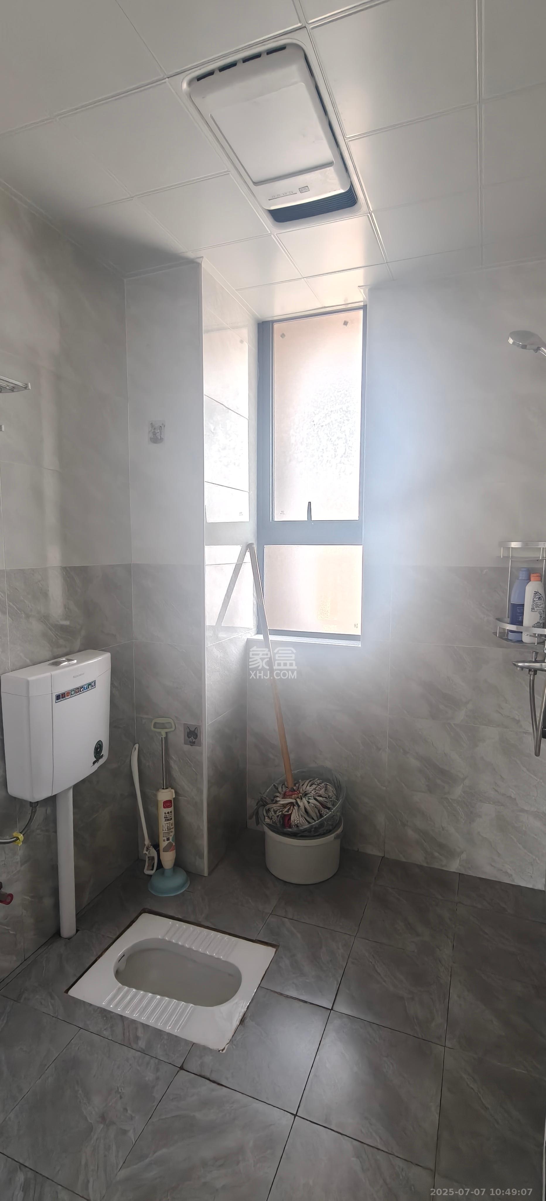 鸿海公园里  3室2厅2卫    1800.0元/月 鸿海公园里  3室2厅2卫    1800.0元/月室内图