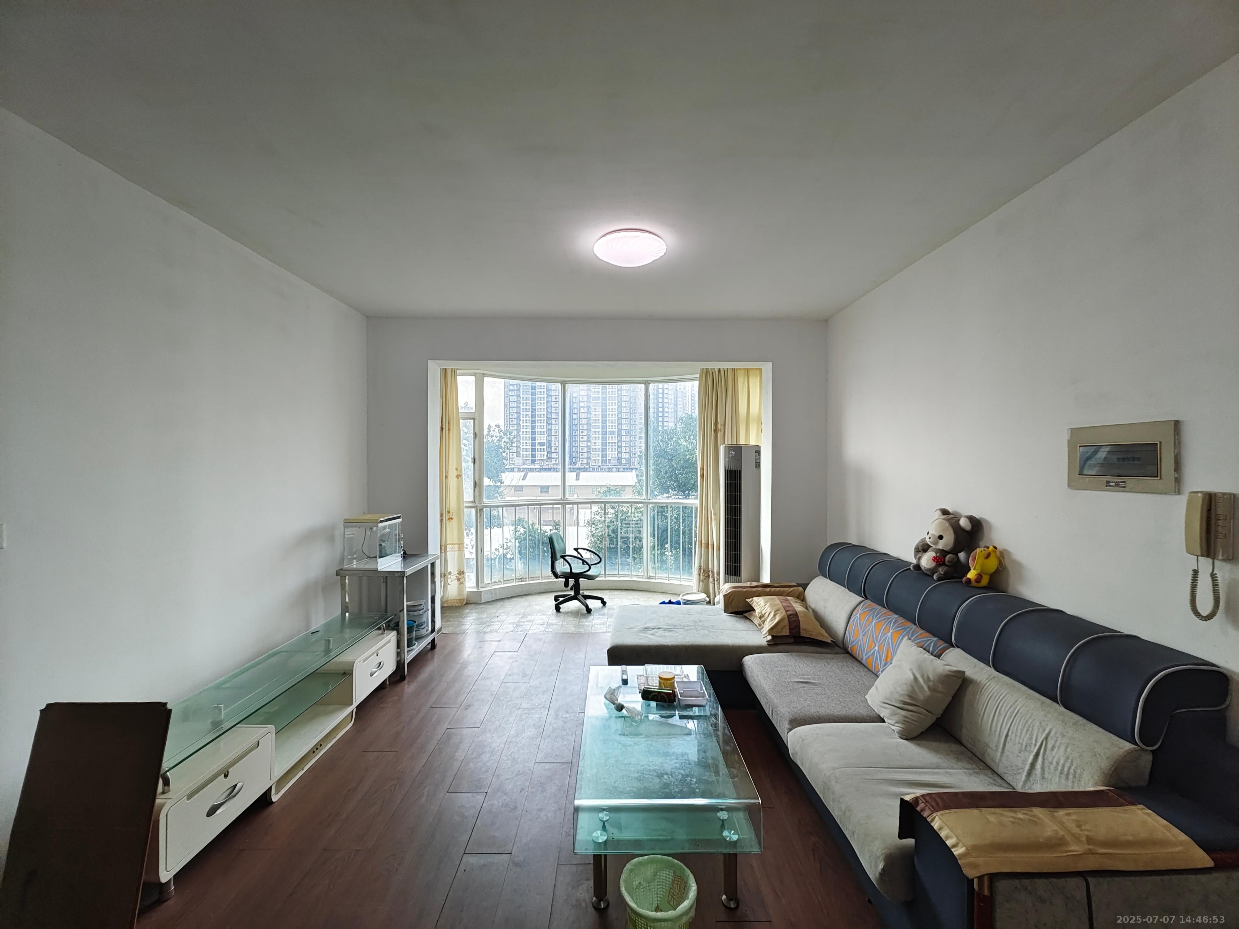 名都花园  3室2厅2卫    2400.0元/月 名都花园  3室2厅2卫    2400.0元/月室内图