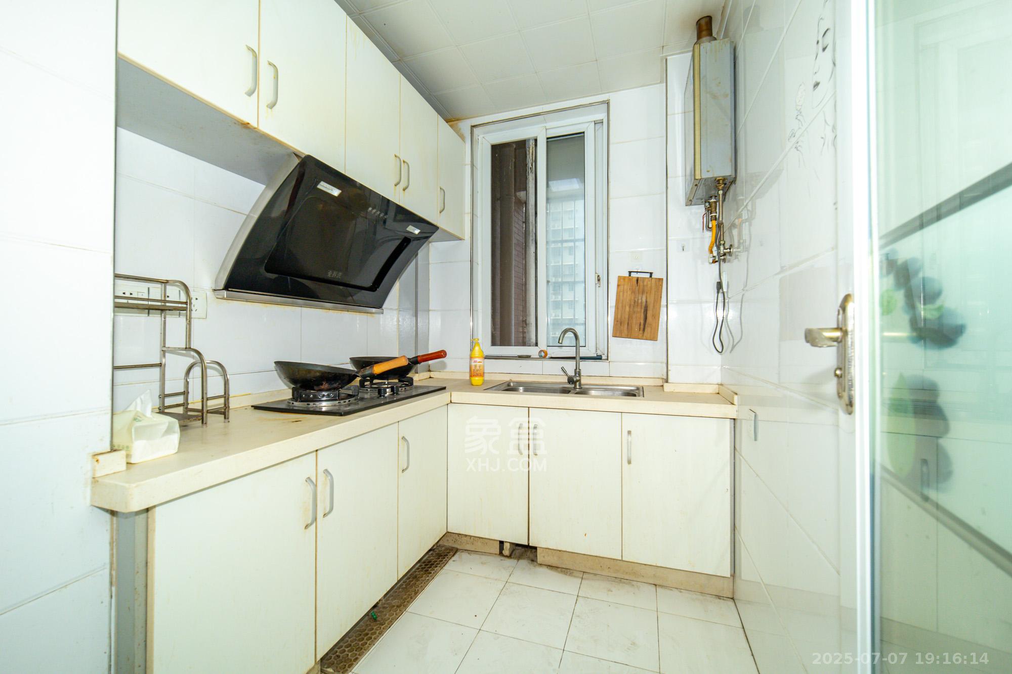 楚天世纪城东苑  3室2厅1卫    49.8万 楚天世纪城东苑  3室2厅1卫    49.8万厨房