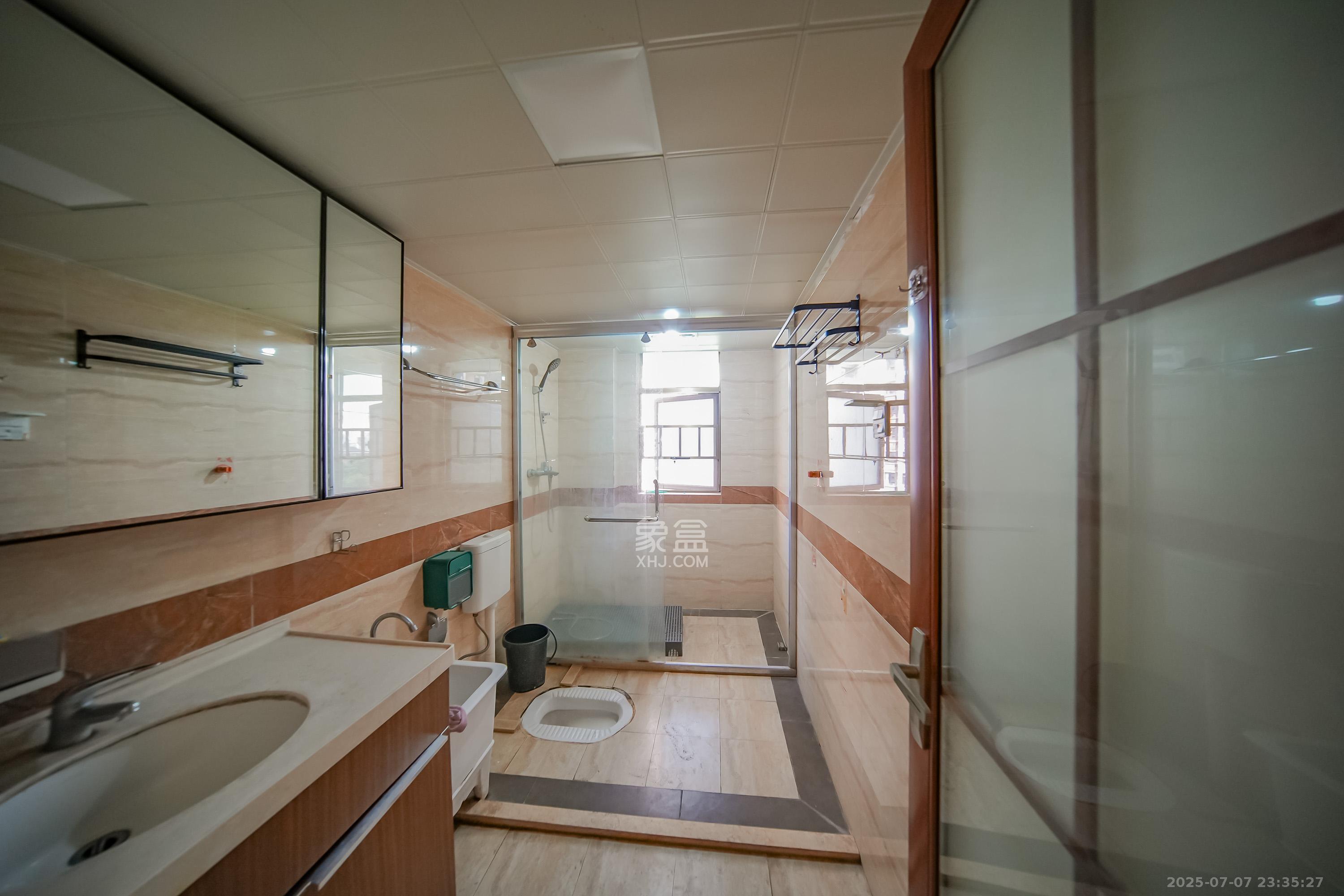 江山帝景哈佛 4室2厅2卫 124.0万 江山帝景哈佛 4室2厅2卫 124.0万卫生间