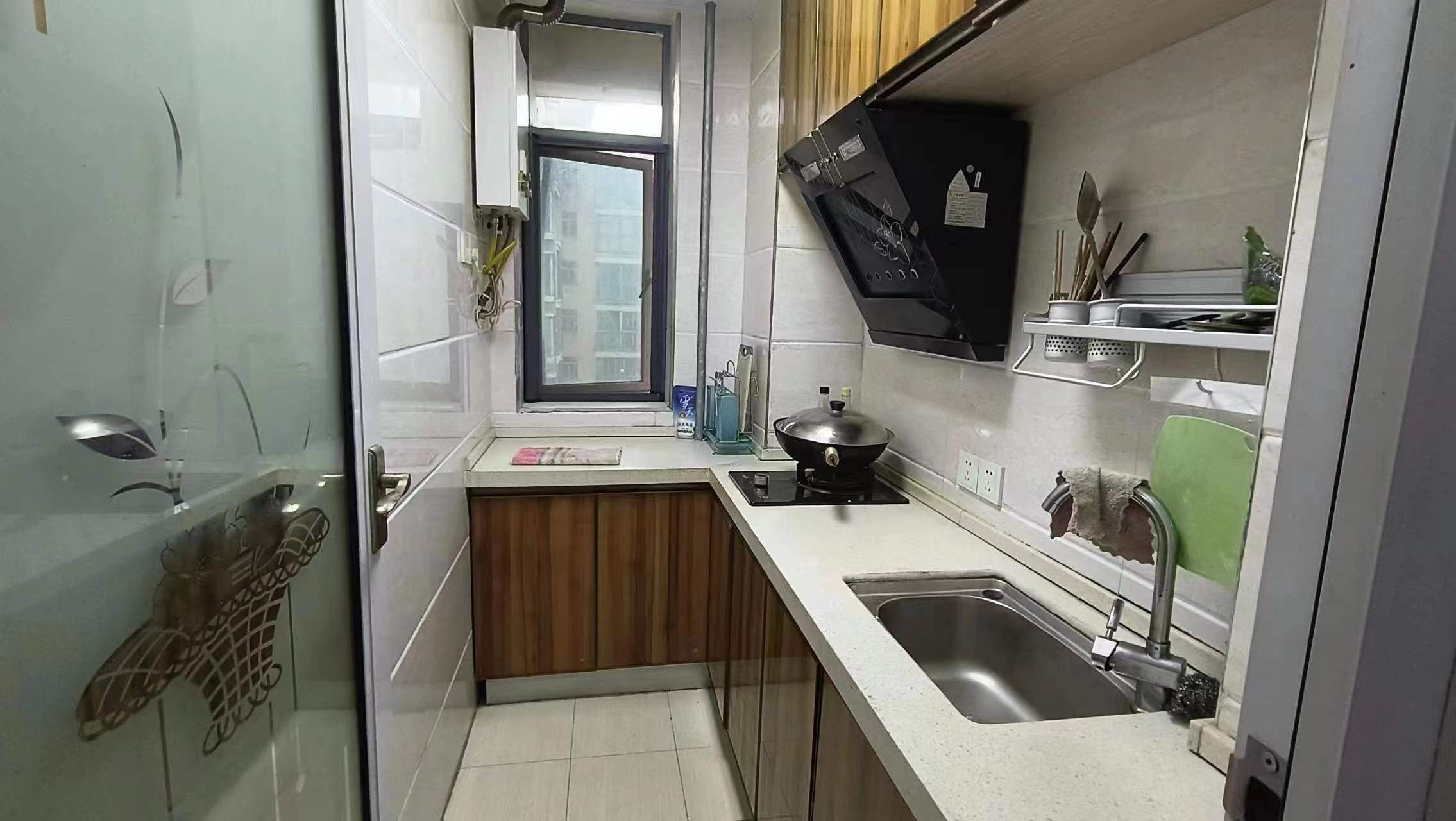 鹏利广场  1室1厅1卫    1000.0元/月 鹏利广场  1室1厅1卫    1000.0元/月室内图