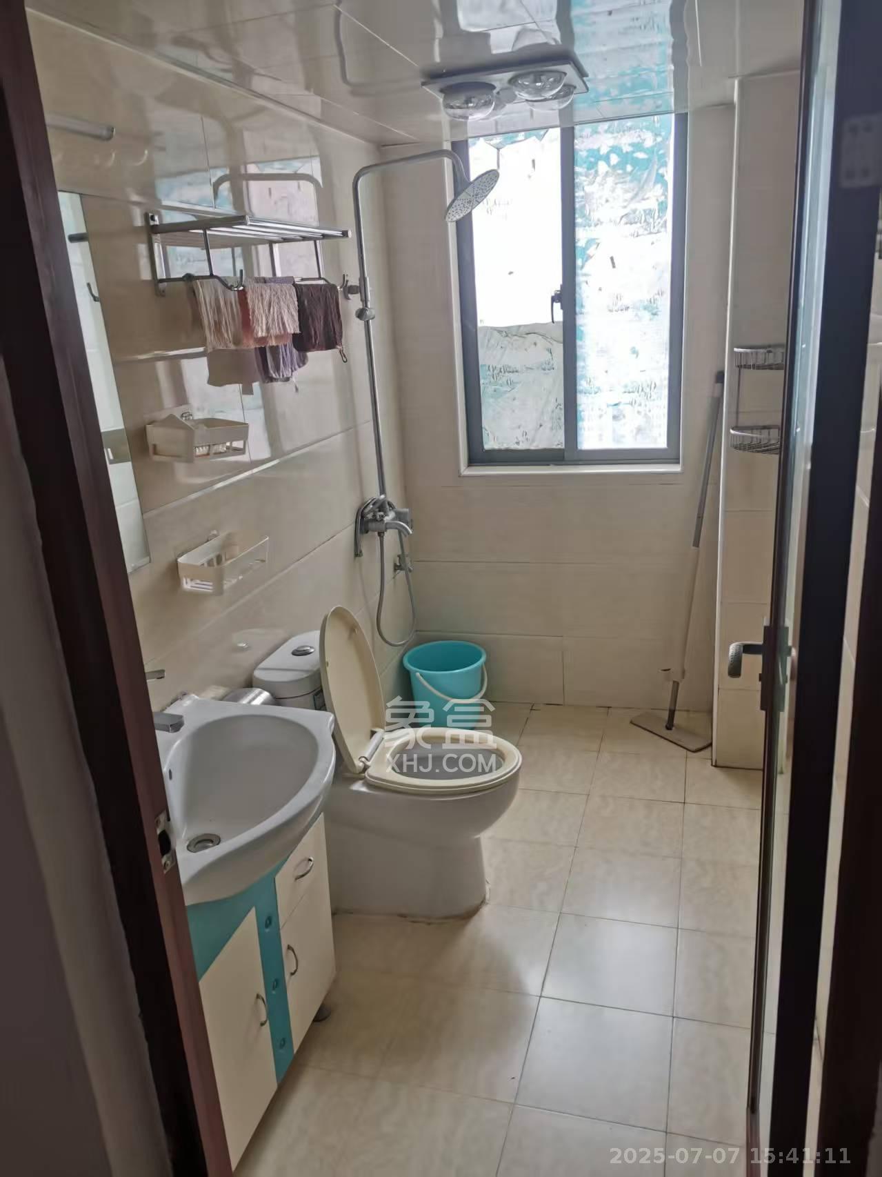 上海城小区  3室2厅1卫    2200.0元/月室内图