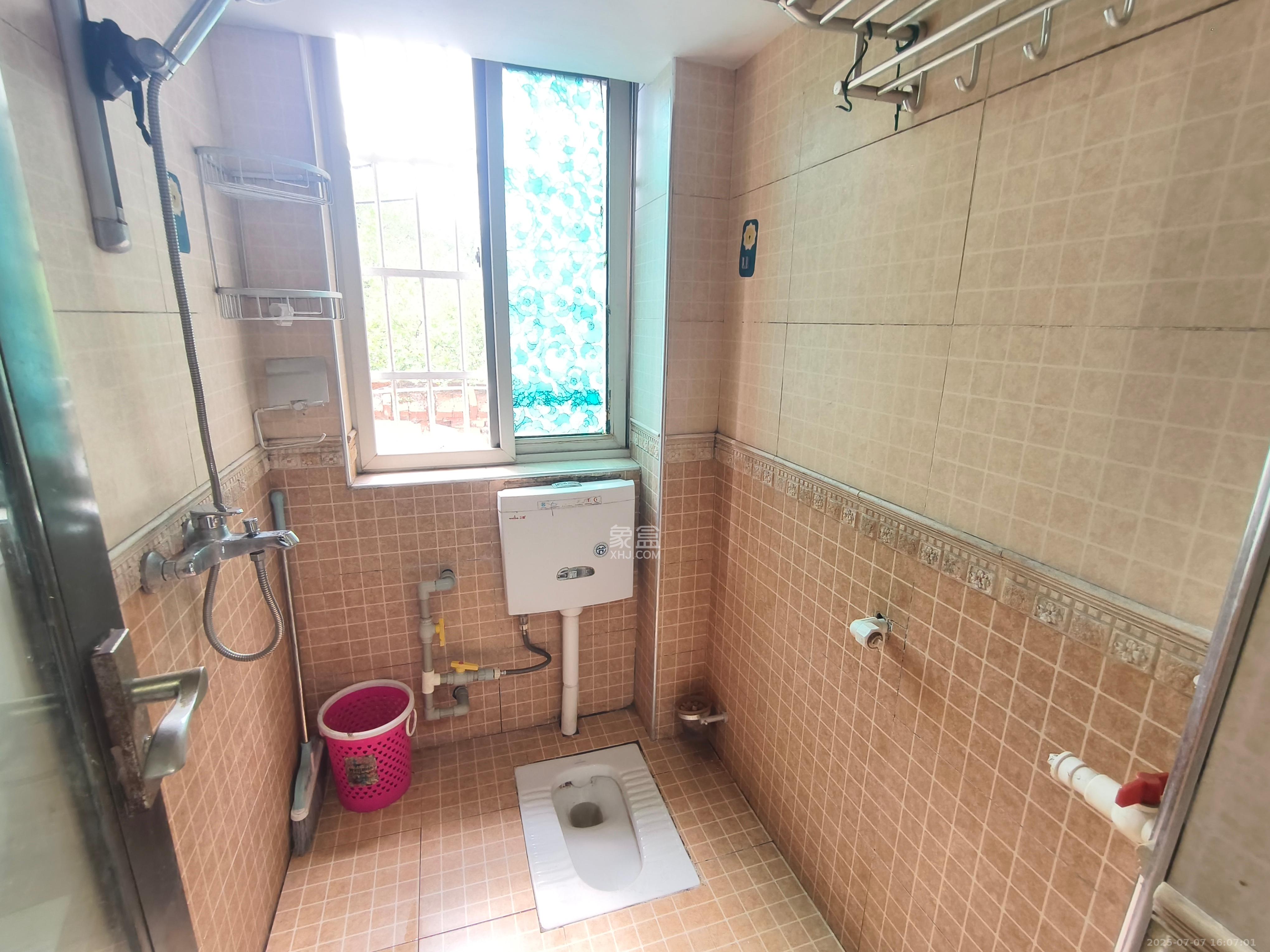 友园山庄  3室2厅1卫    1800.0元/月室内图