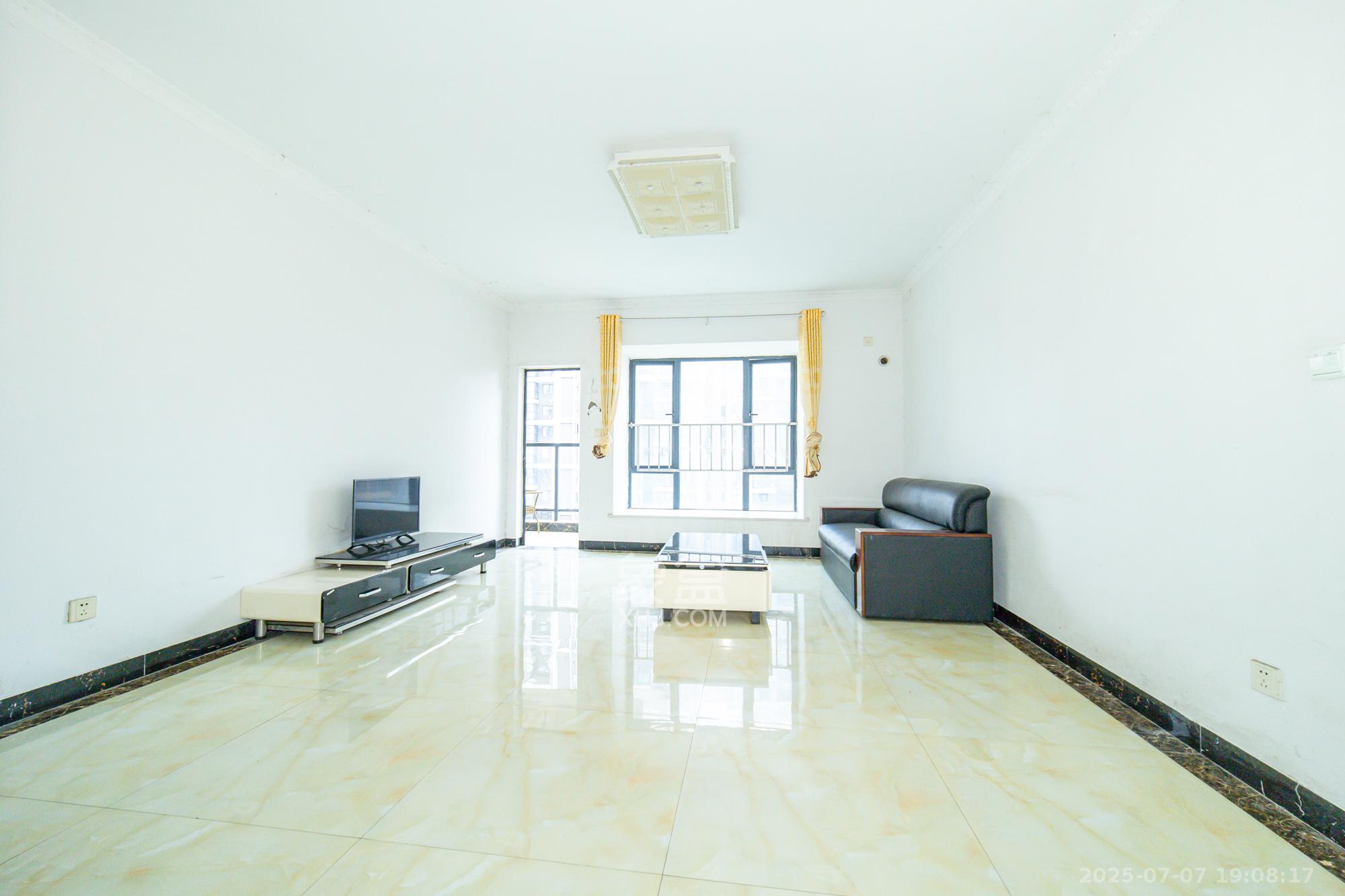 蓝山郡  4室2厅1卫    89.8万 蓝山郡  4室2厅1卫    89.8万客厅