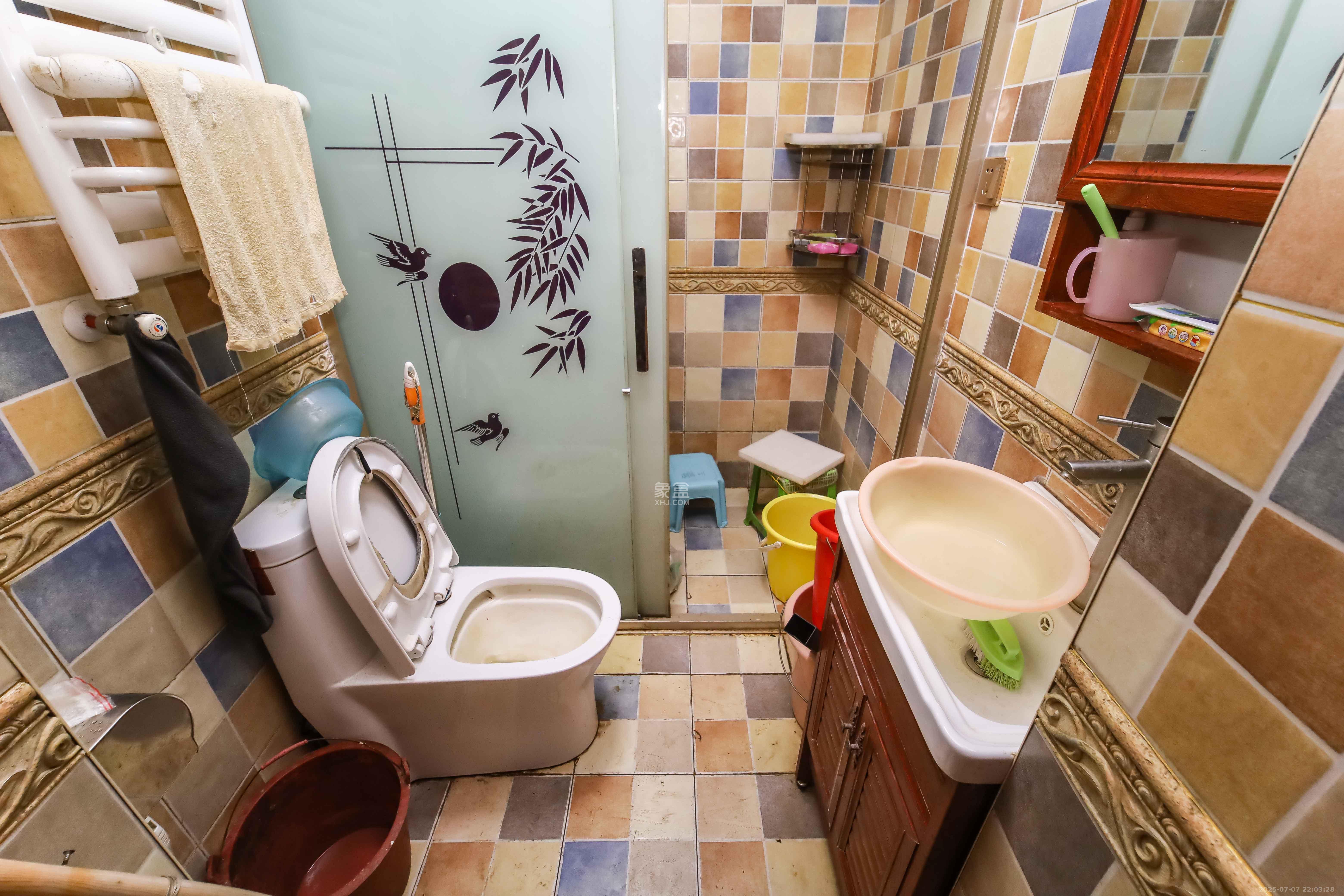 德政园  3室2厅2卫    89.8万 德政园  3室2厅2卫    89.8万卫生间