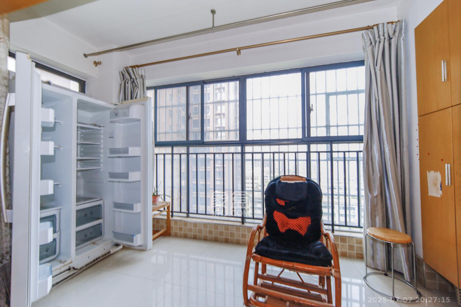 上海城小区  4室2厅2卫   130.00万阳台