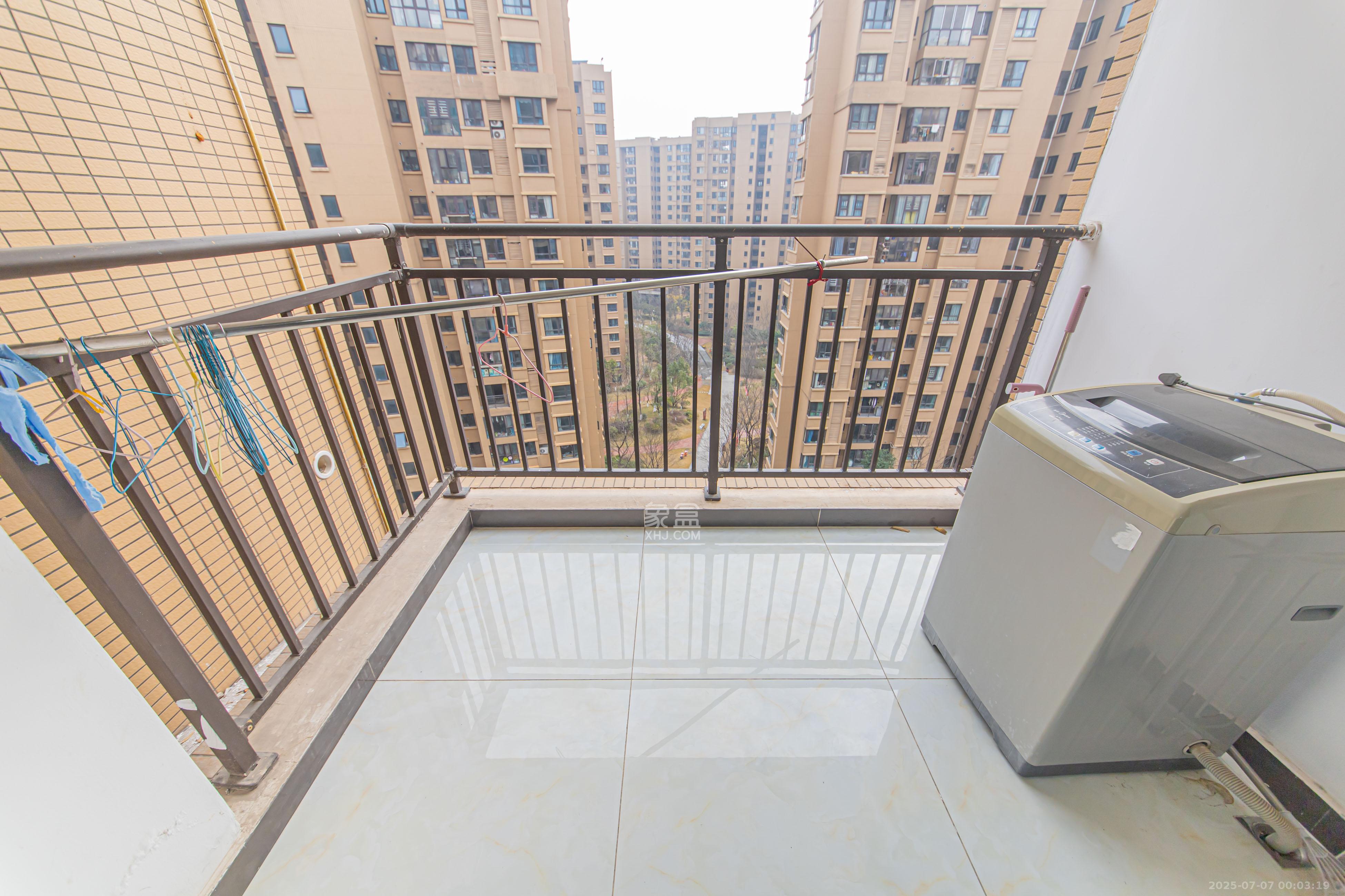 北辰中央公园C区 3室2厅1卫 84.0万 北辰中央公园C区 3室2厅1卫 84.0万阳台