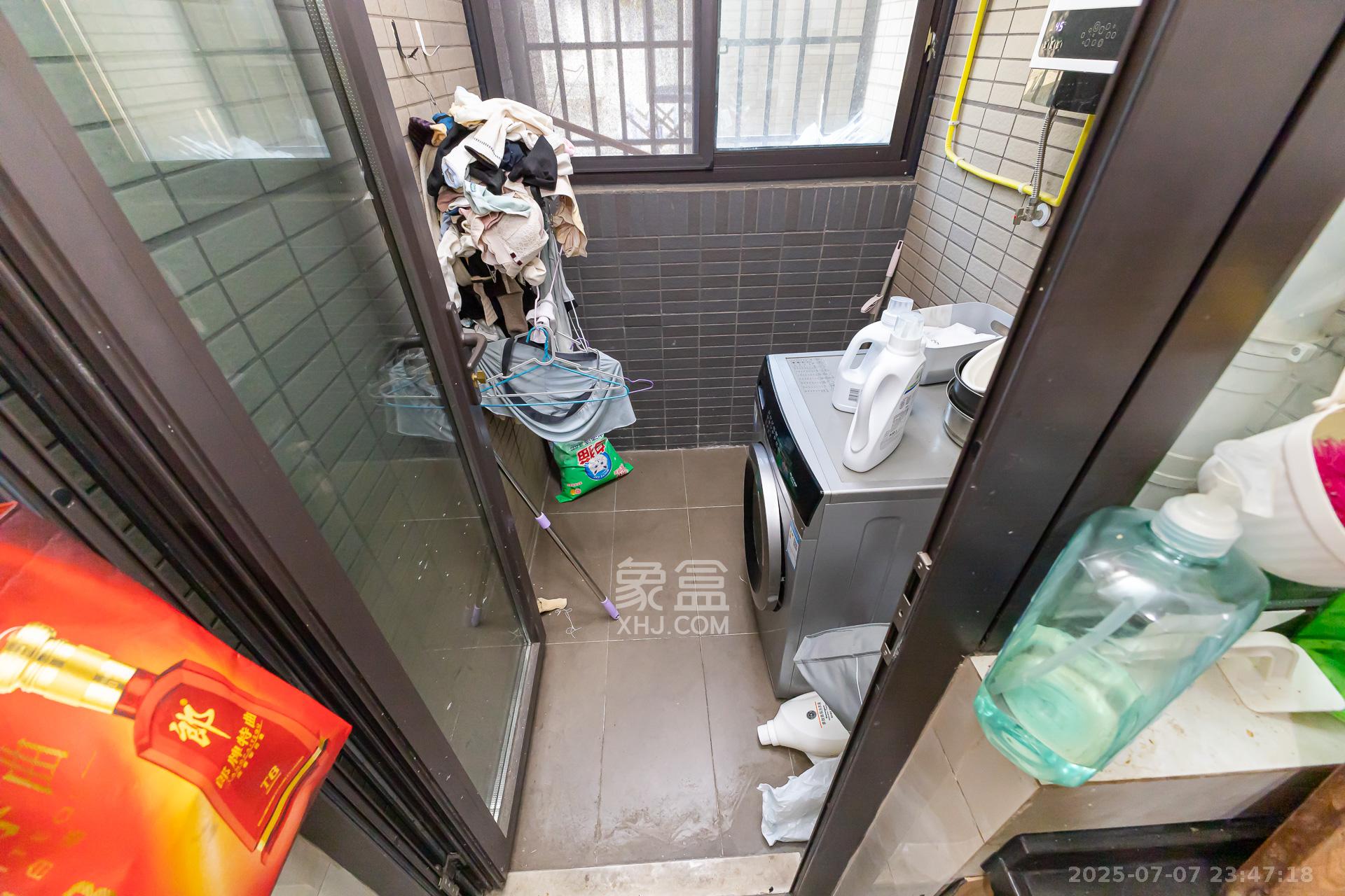 时代倾城四期 2室2厅1卫 73.0万 时代倾城四期 2室2厅1卫 73.0万阳台