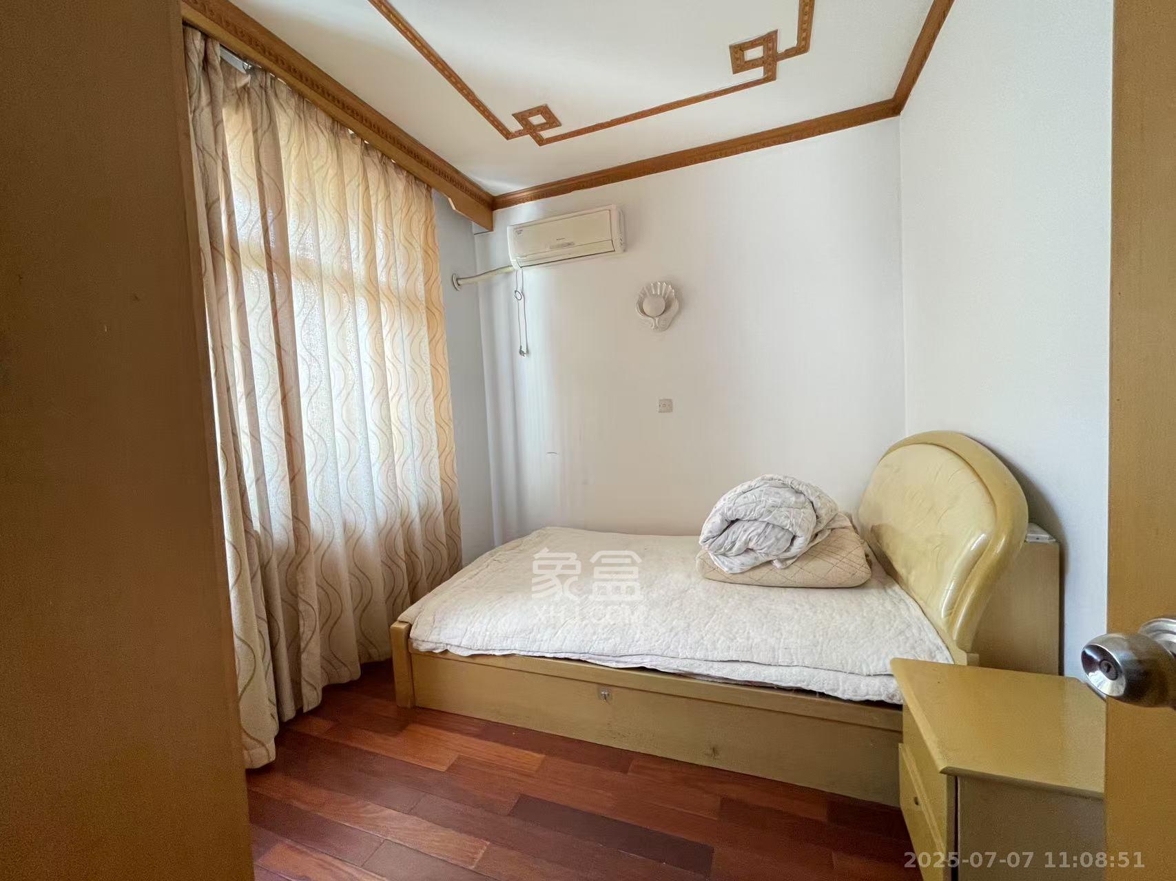 红旗区四片  3室2厅2卫    2100.0元/月 红旗区四片  3室2厅2卫    2100.0元/月室内图