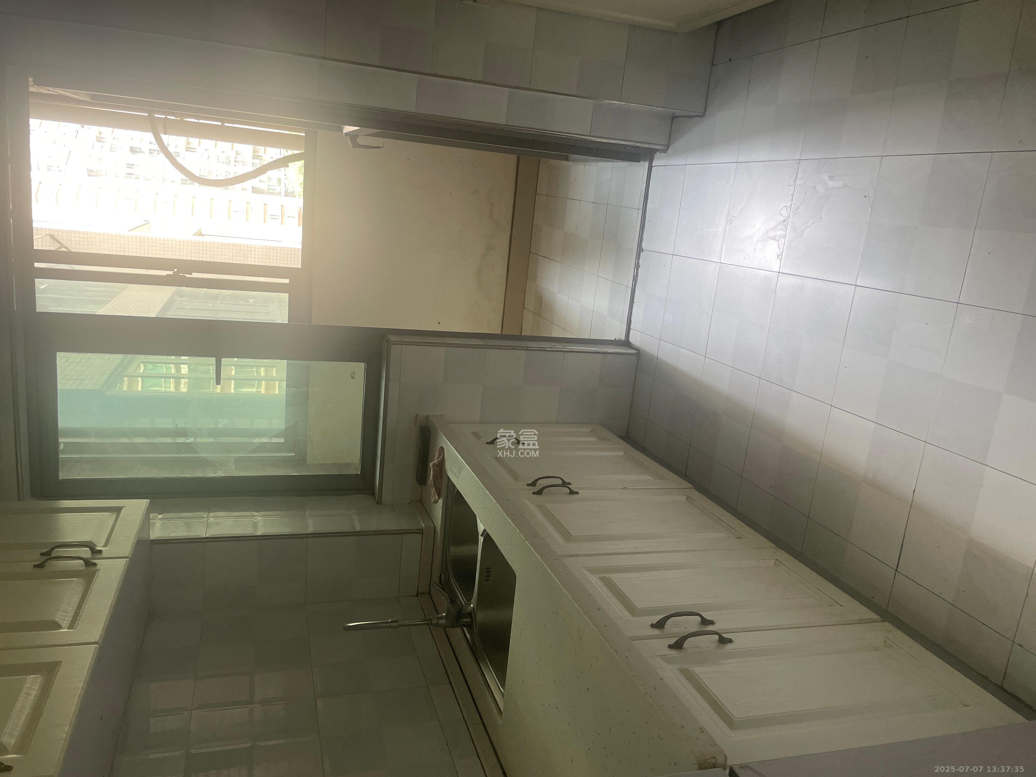 新城新世界一二三期  1室2厅1卫    1800.0元/月 新城新世界一二三期  1室2厅1卫    1800.0元/月室内图