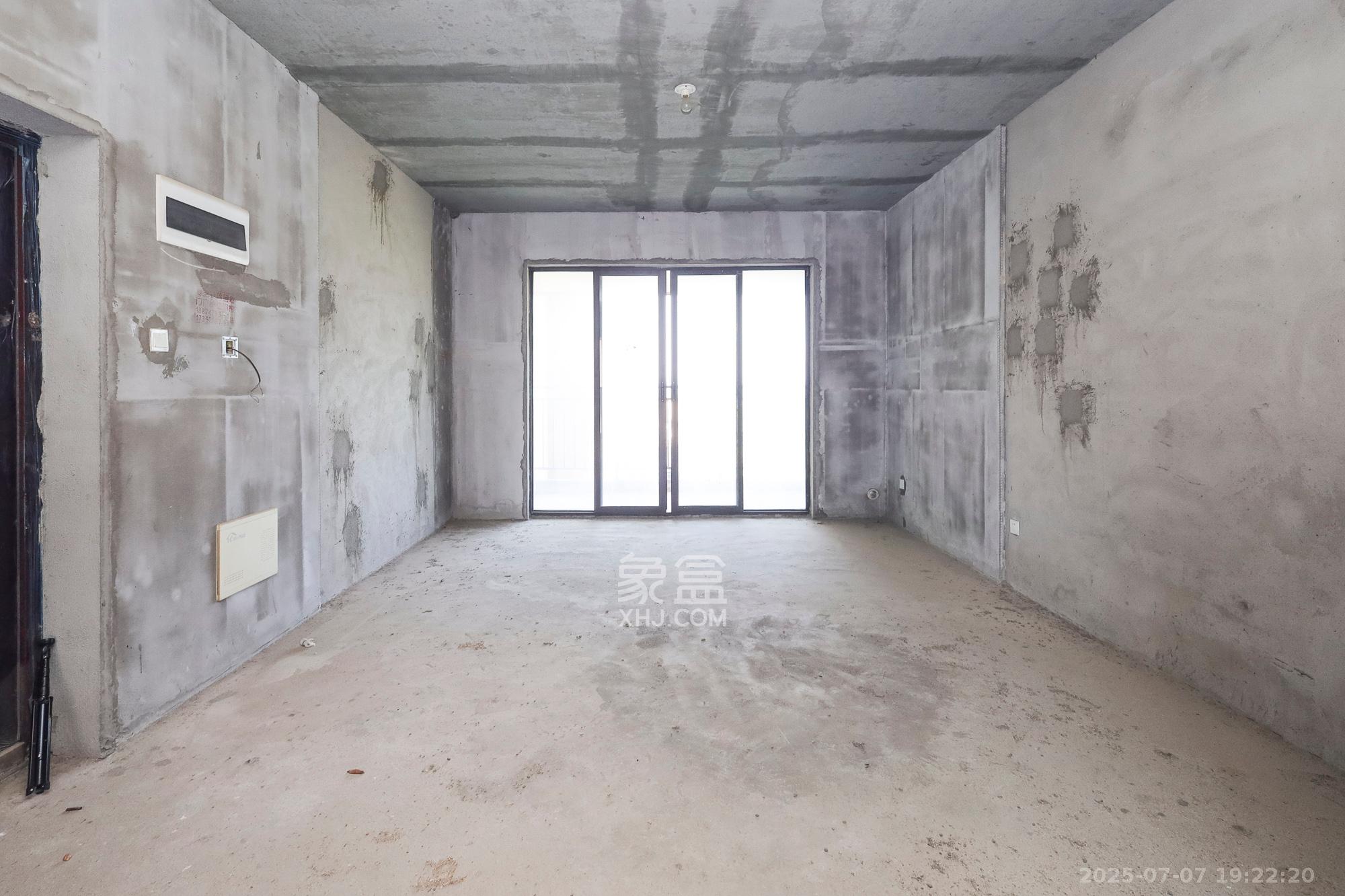 帝辰金缇水郡  4室2厅2卫    89.8万 帝辰金缇水郡  4室2厅2卫    89.8万客厅