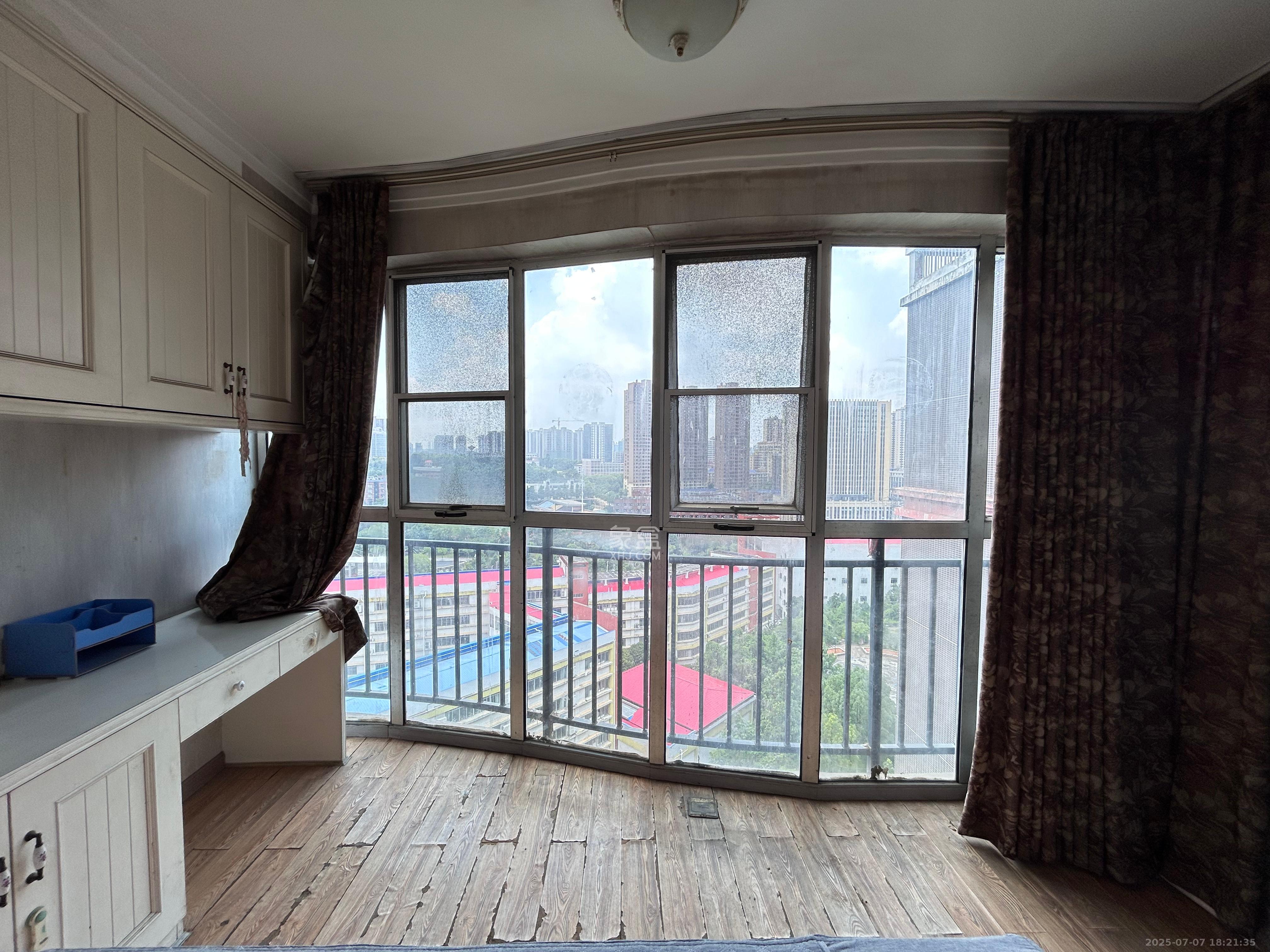 红树湾 2室2厅1卫 1700.0元/月 红树湾 2室2厅1卫 1700.0元/月室内图