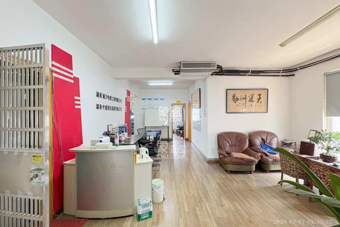 定王府  5室2厅2卫    155.0万 定王府  5室2厅2卫    155.0万客厅