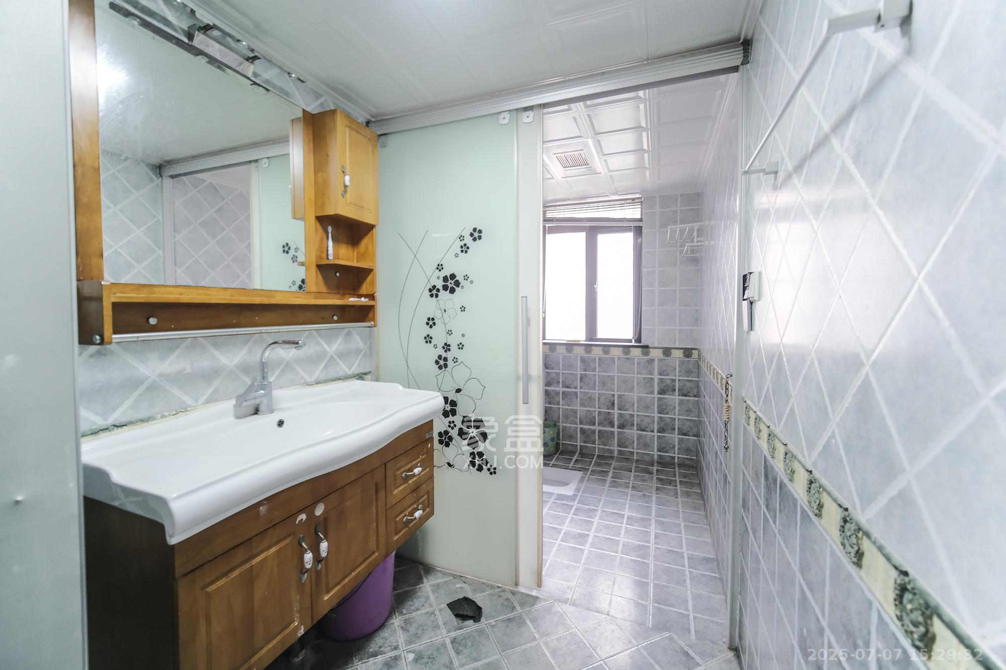 好望谷  3室2厅2卫    70.8万 好望谷  3室2厅2卫    70.8万卫生间