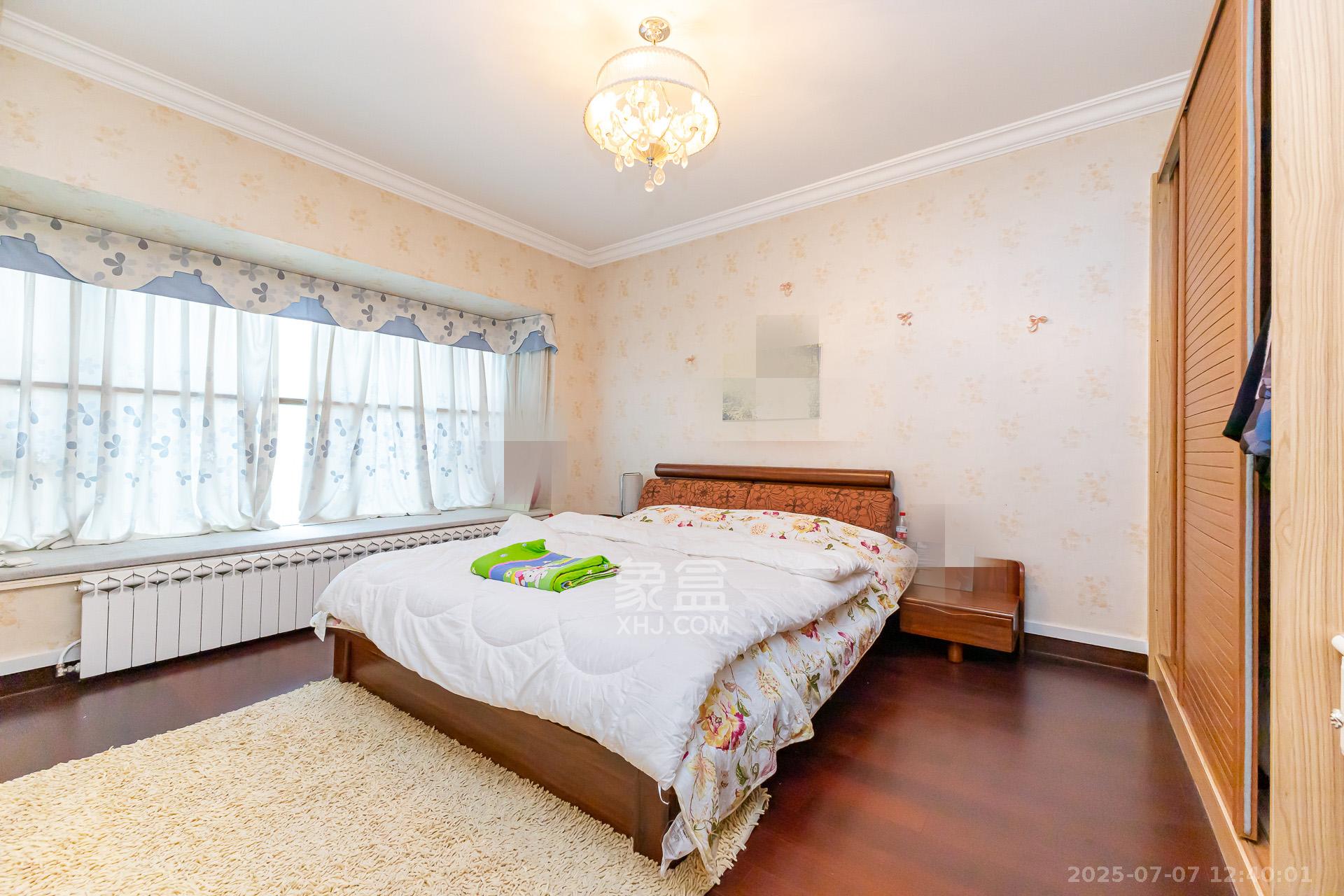 恒大名都 4室2厅4卫 200.0万 恒大名都 4室2厅4卫 200.0万卧室