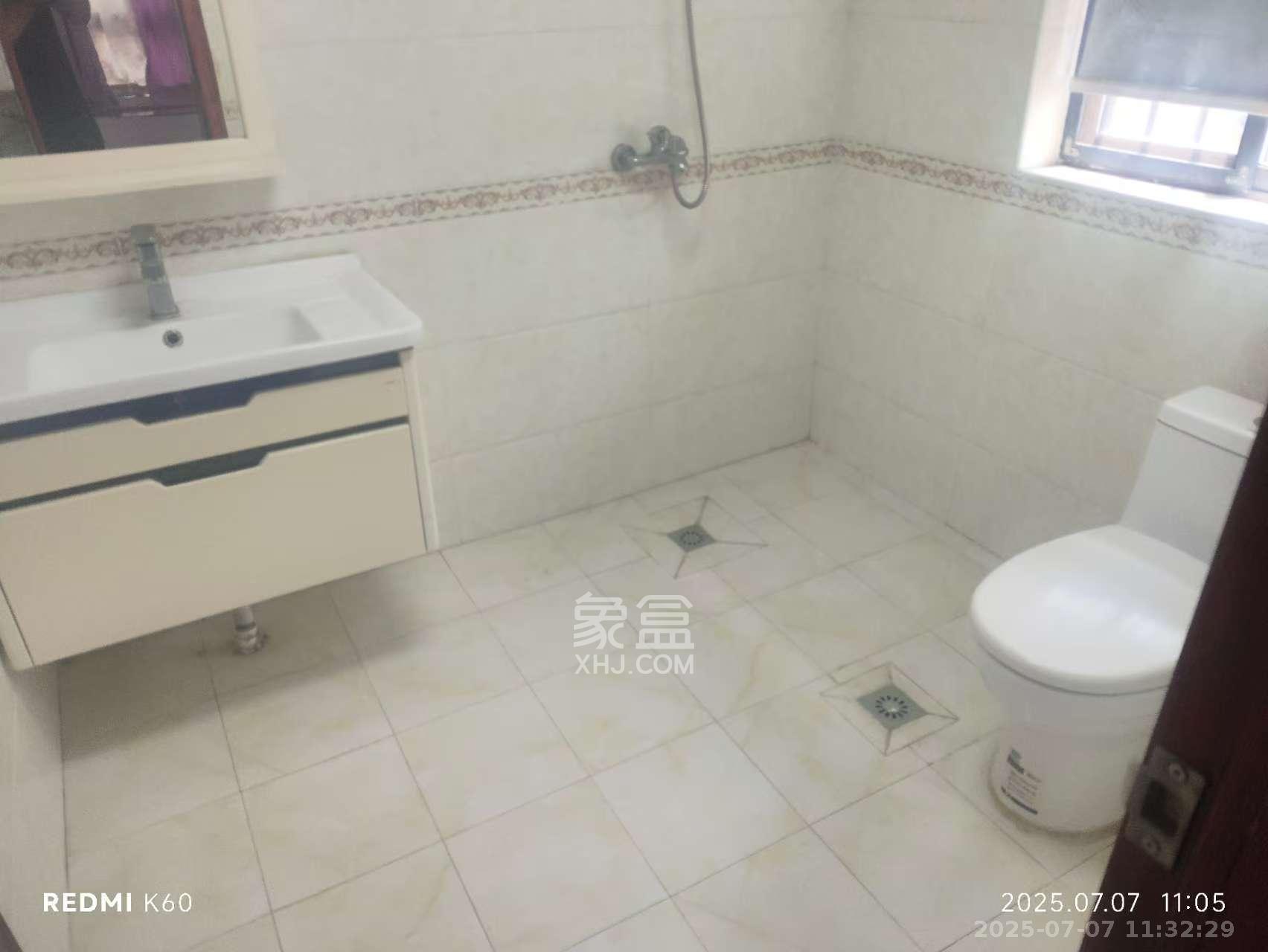 钱隆樽品(一、二、三期) 3室2厅1卫 3500.0元/月 钱隆樽品(一、二、三期) 3室2厅1卫 3500.0元/月室内图