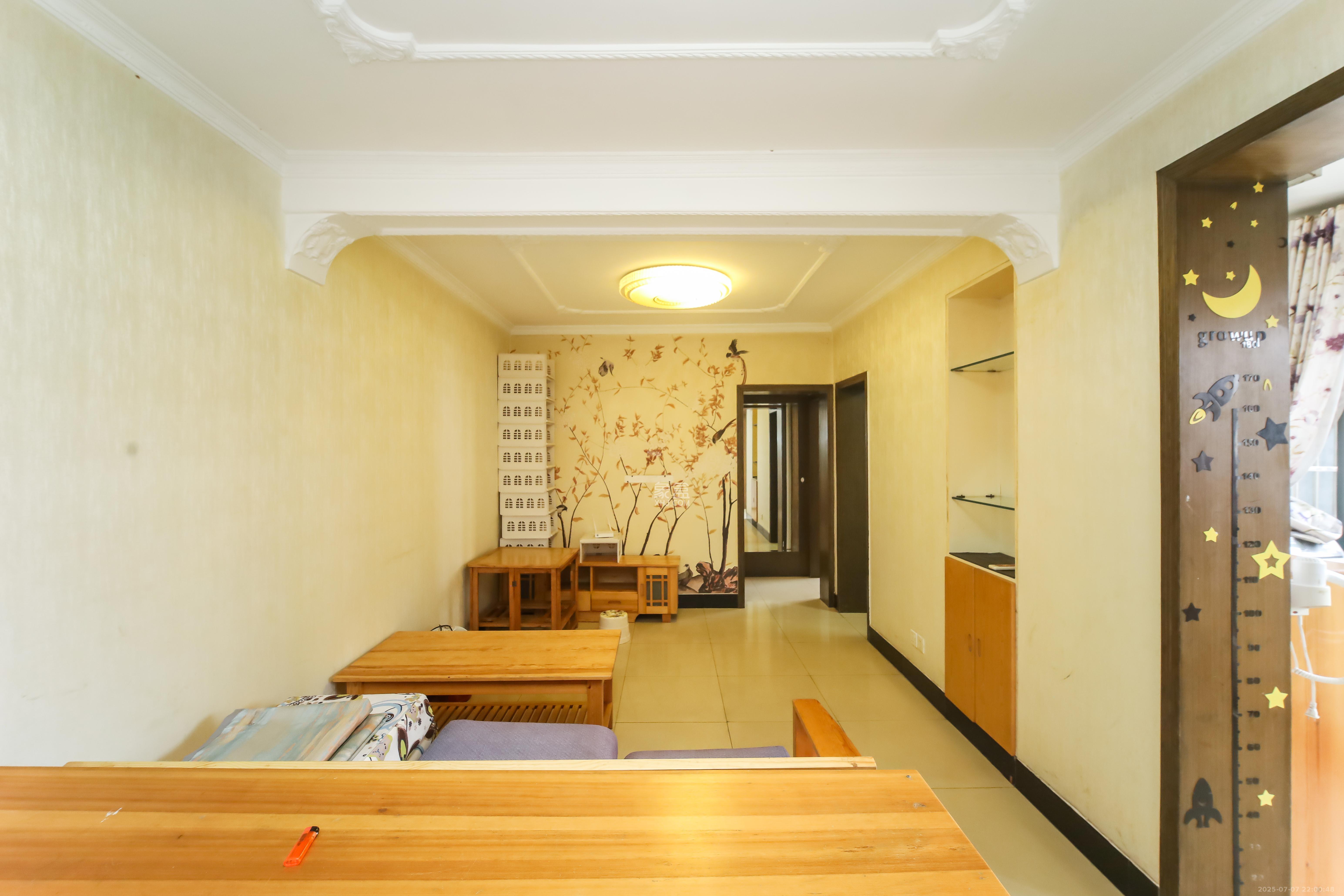东方新城  2室1厅1卫   58.00万客厅