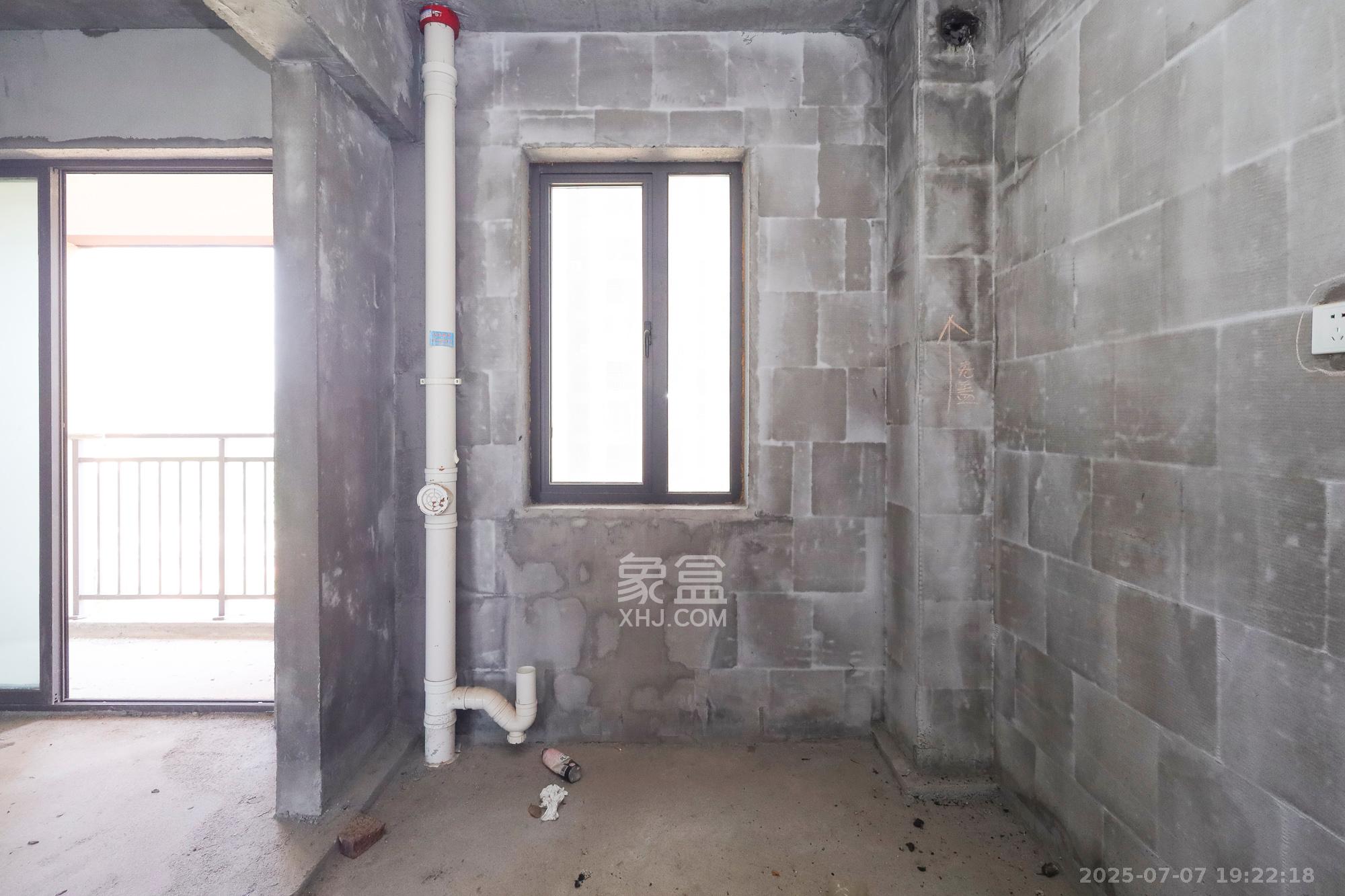 帝辰金缇水郡  4室2厅2卫    89.8万 帝辰金缇水郡  4室2厅2卫    89.8万厨房