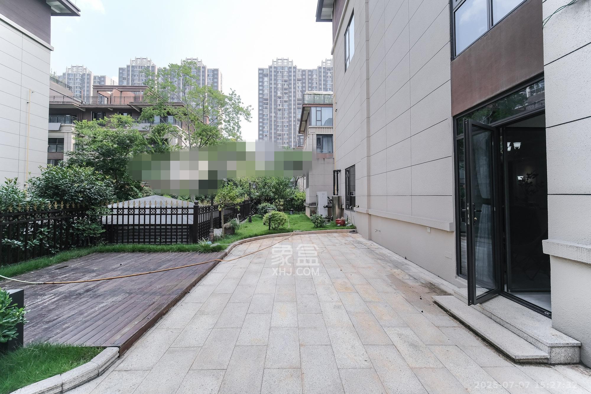 碧桂园翘楚棠  5室2厅3卫    450.0万 碧桂园翘楚棠  5室2厅3卫    450.0万阳台