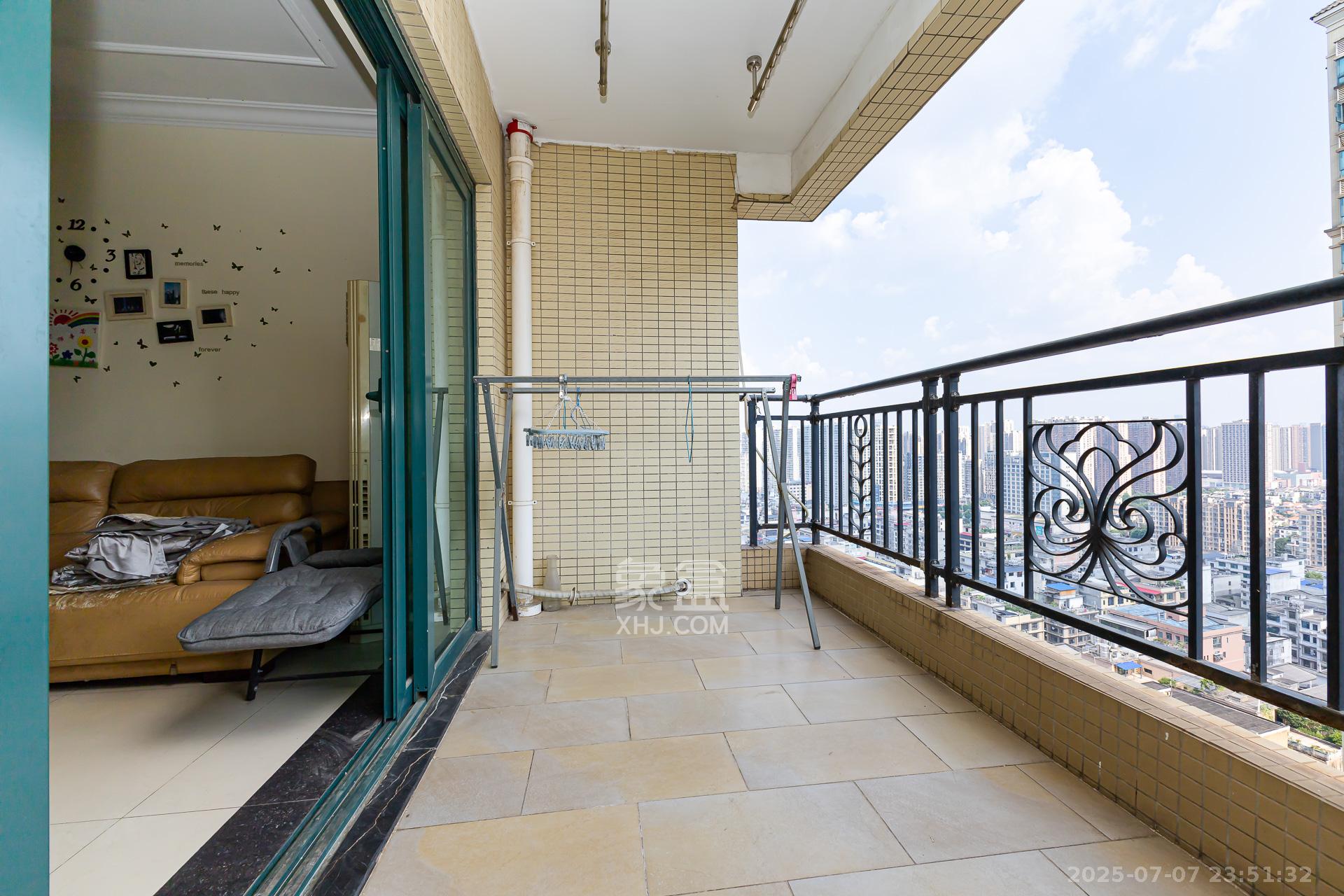 恒大名都 3室2厅2卫 72.0万 恒大名都 3室2厅2卫 72.0万阳台