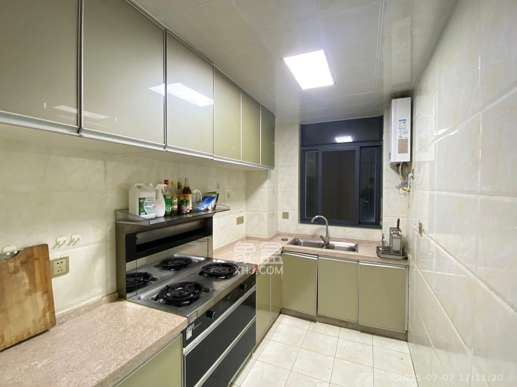 新盛珑璟台 4室2厅2卫 2850.0元/月 新盛珑璟台 4室2厅2卫 2850.0元/月室内图