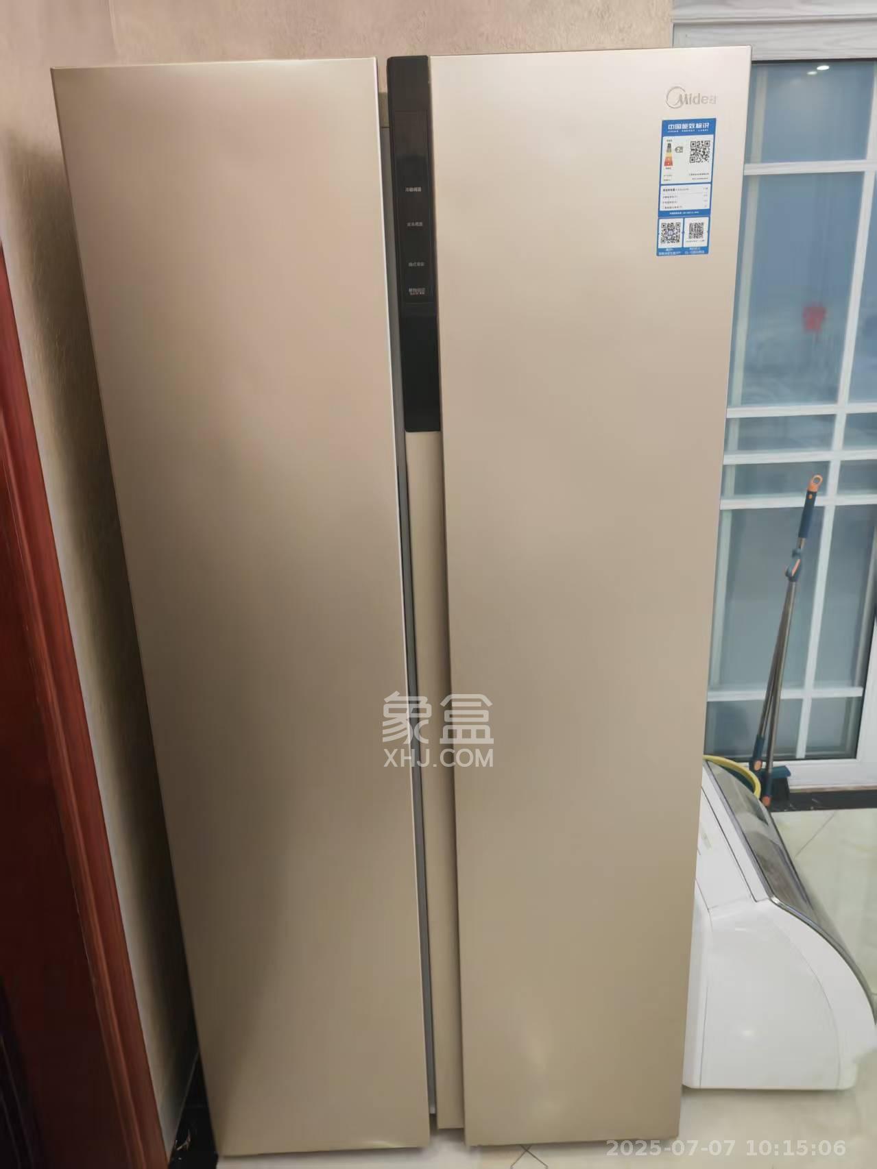 绿地海外滩一期  3室2厅1卫   2300.00元/月室内图