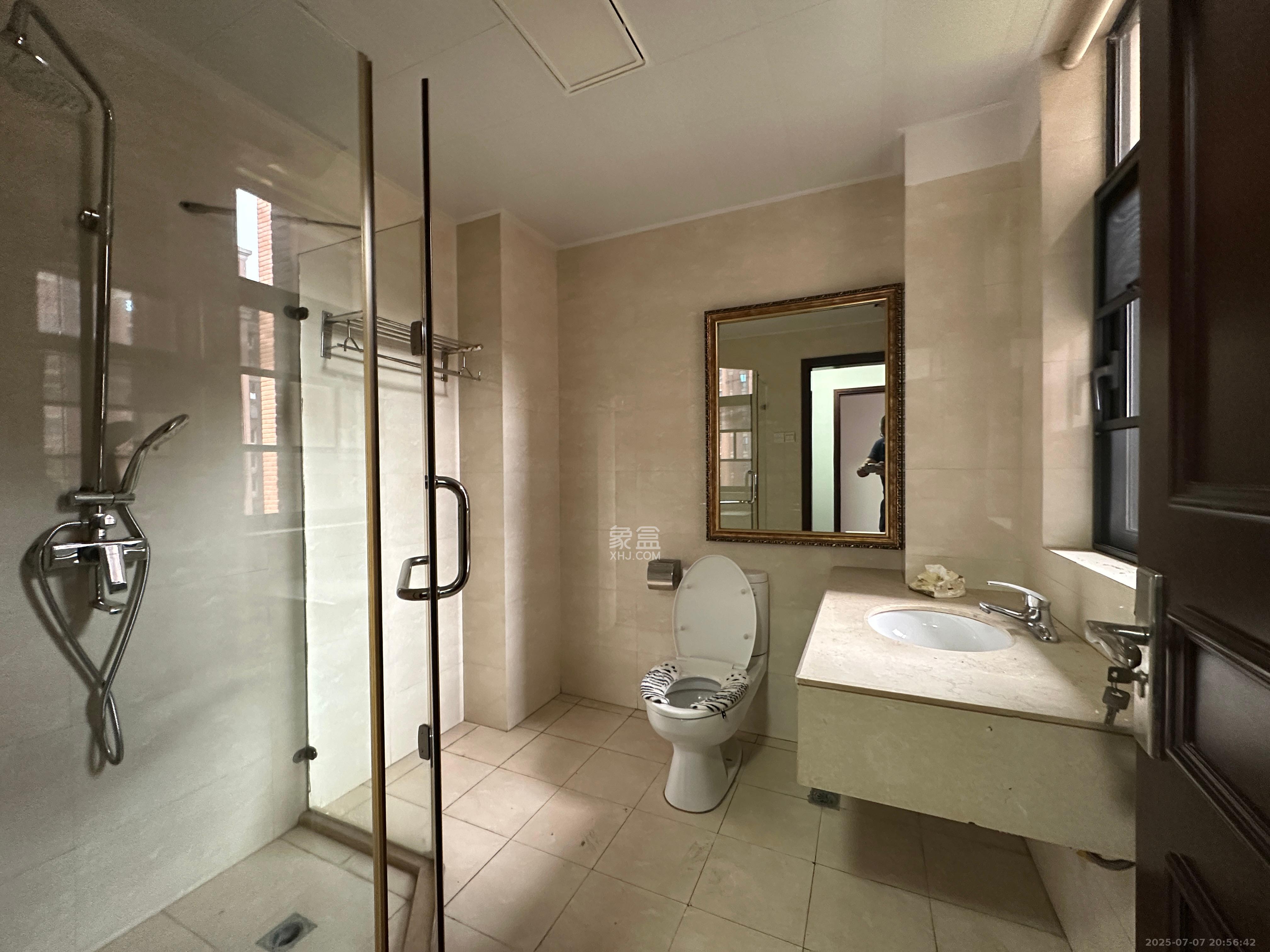 中隆国际御玺 4室2厅3卫 5200.0元/月 中隆国际御玺 4室2厅3卫 5200.0元/月室内图